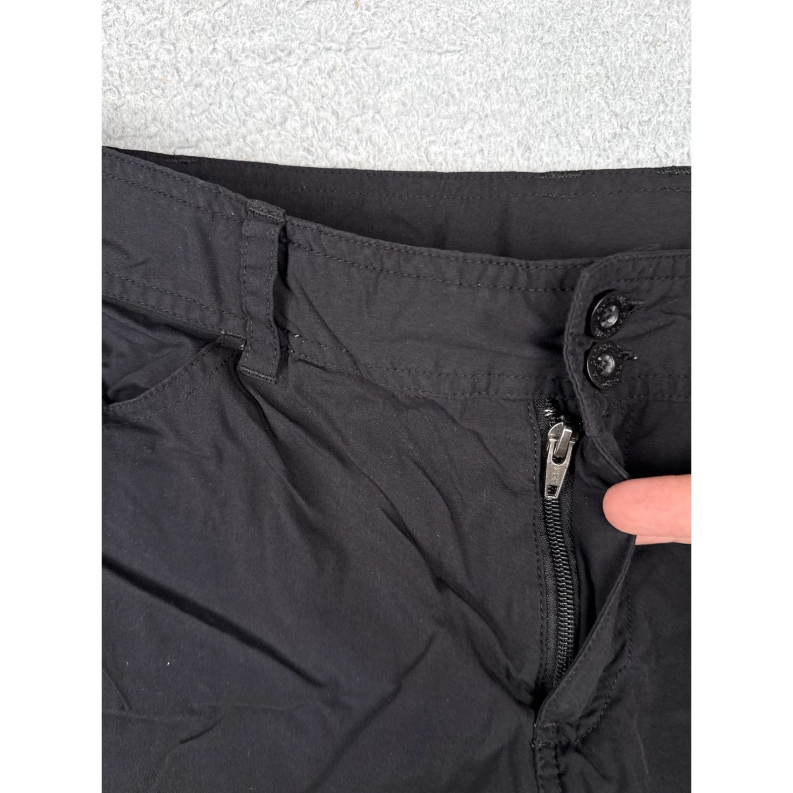 Patagonia Patagonia Cargo Shorts Womens 8 Black Nylon Microfiber Hiking Outdoor Casual Size 30" / US 8 / IT 44 - 6 Thumbnail