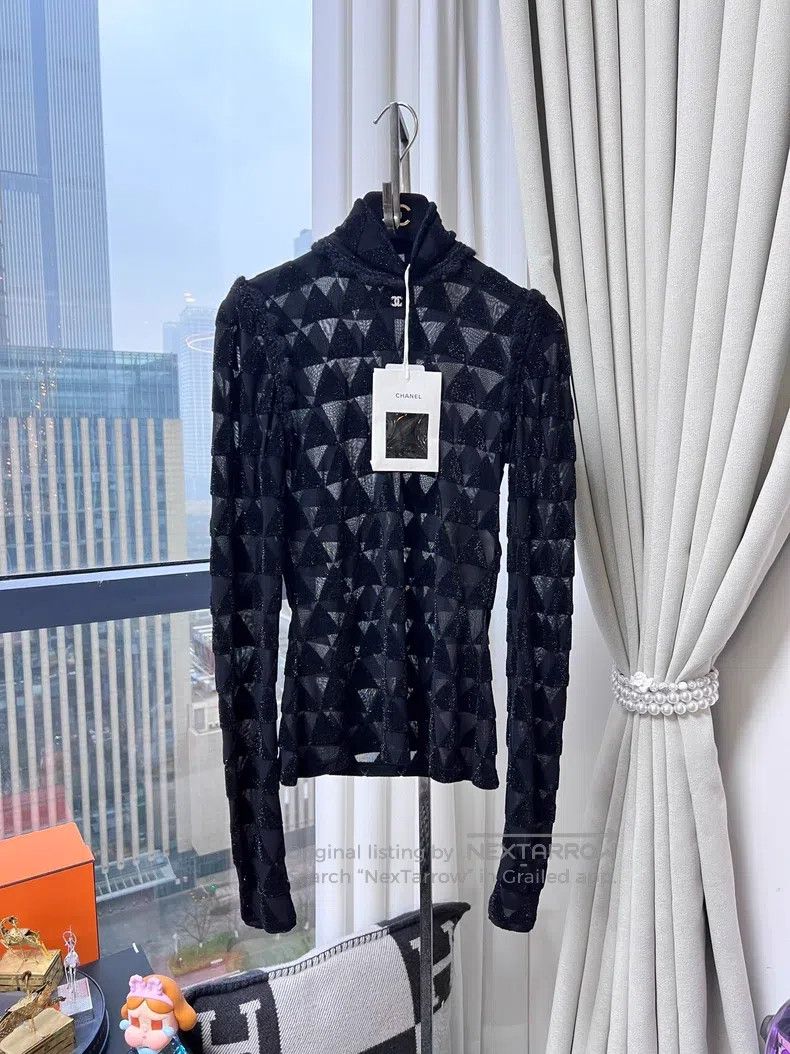 Chanel Chanel Hidden diamond plaid glitter undershirt Size XS / US 0-2 / IT 36-38 - 1 Thumbnail