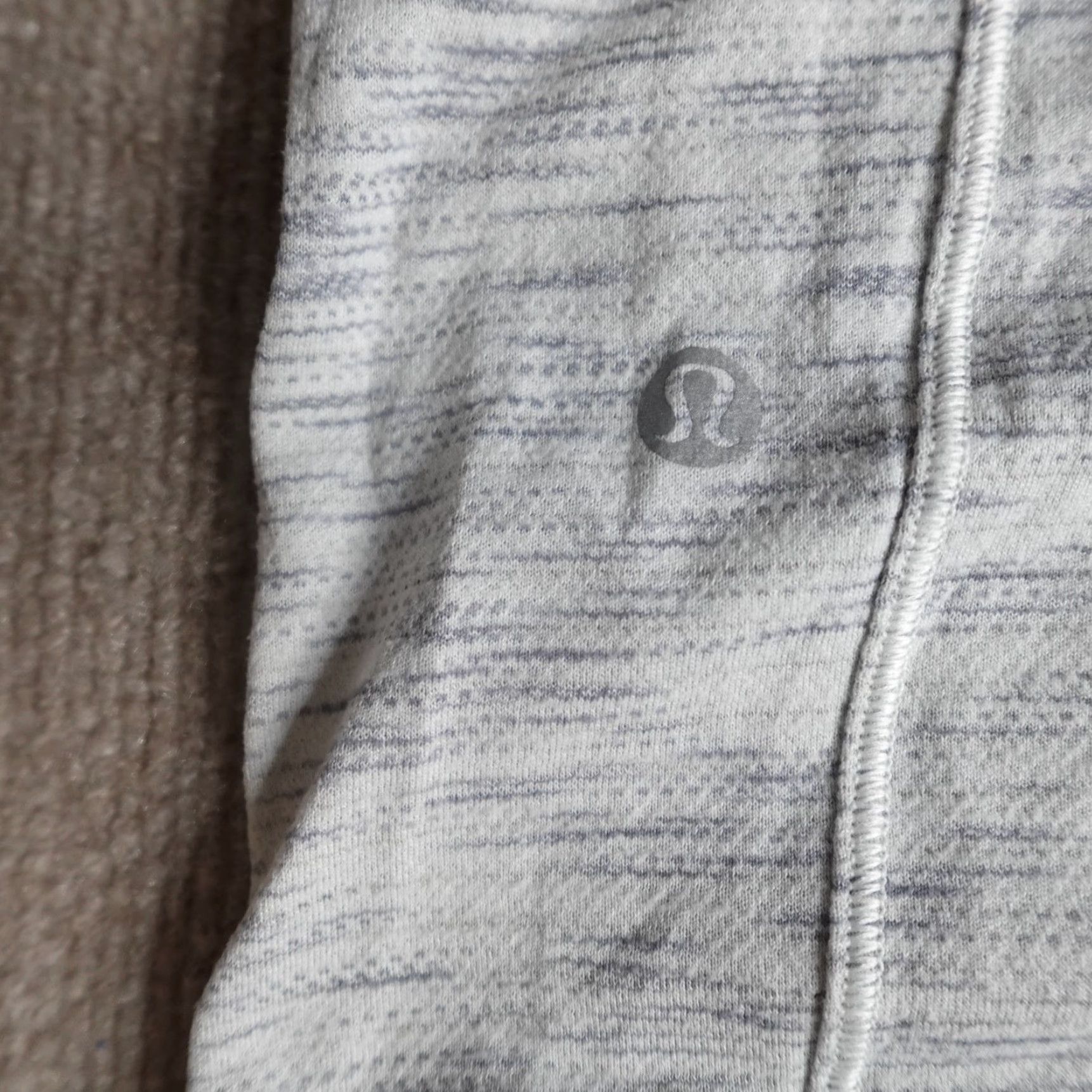 Lululemon Lululemon Womens Shirt XS Gray Heather Pullover Activewear Running & Jogging Short Sleeve? Size XS / US 0-2 / IT 36-38 - 2 Thumbnail
