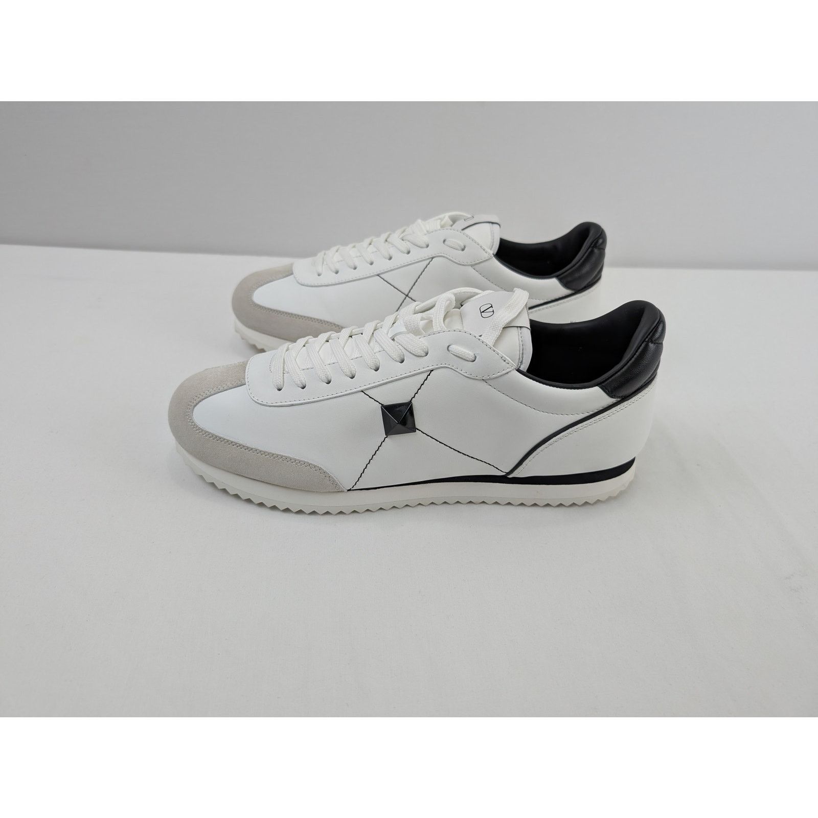 Valentino o1rshd1 Stud-around Sneakers in Leather in White Size US 11 / EU 44 - 11 Thumbnail