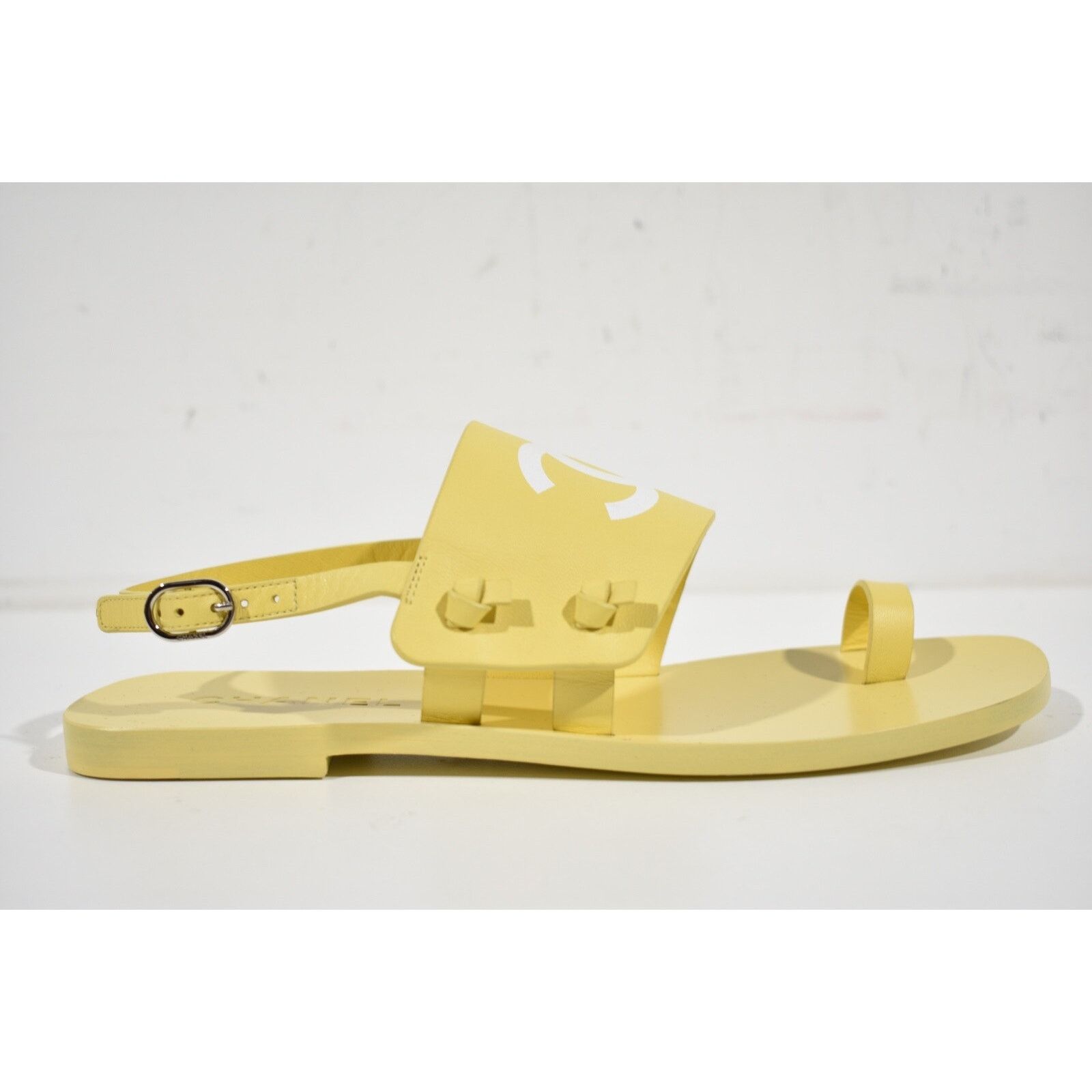 Chanel Chanel 21P Be CC Thong Yellow Leather White Logo Toe Size US 8.5 / IT 38.5 - 3 Thumbnail