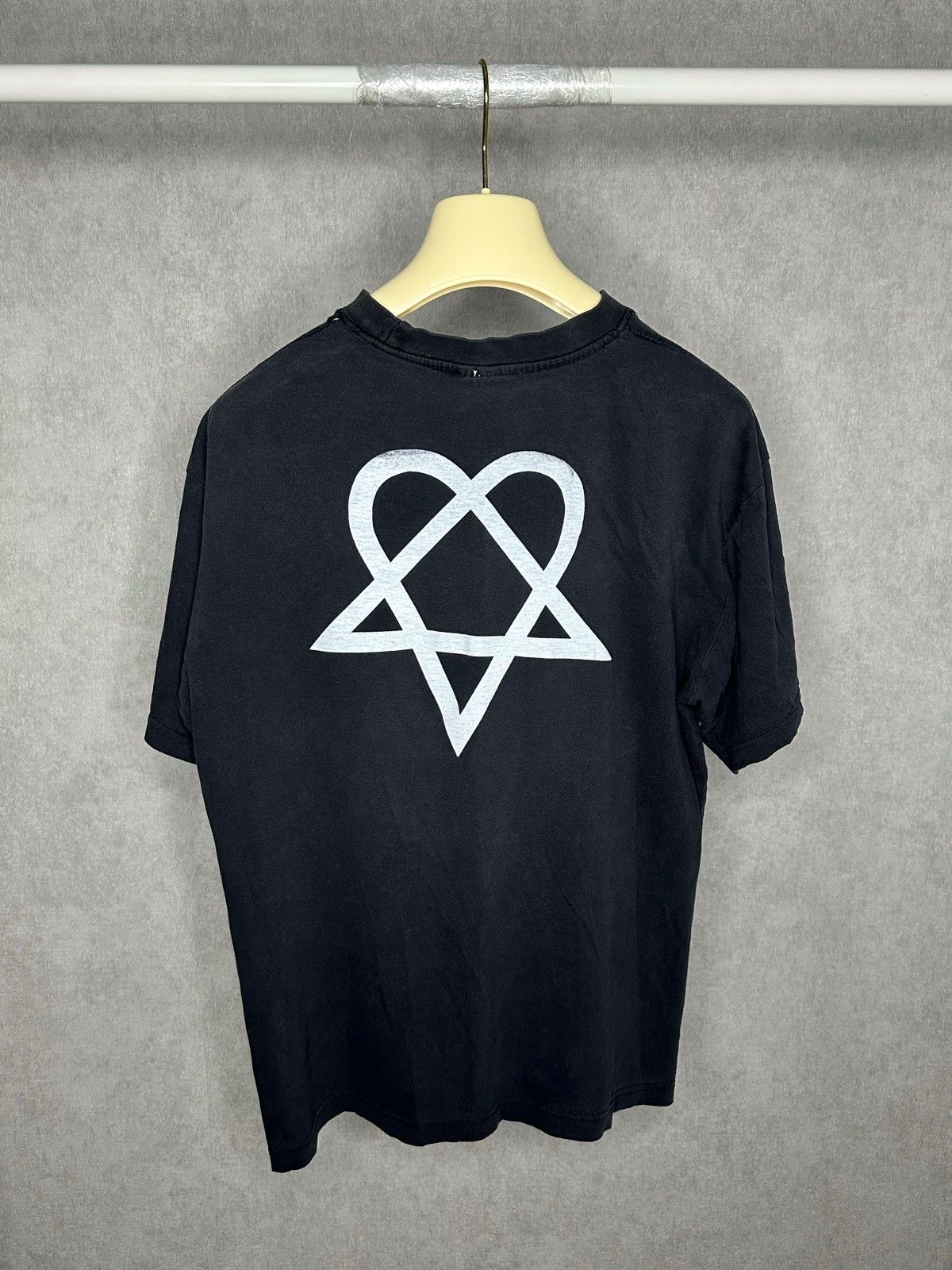 Band Tees × Vintage Vintage HIM band t shirt heartagram y2k faded metal size m Size US M / EU 48-50 / 2 - 5 Thumbnail