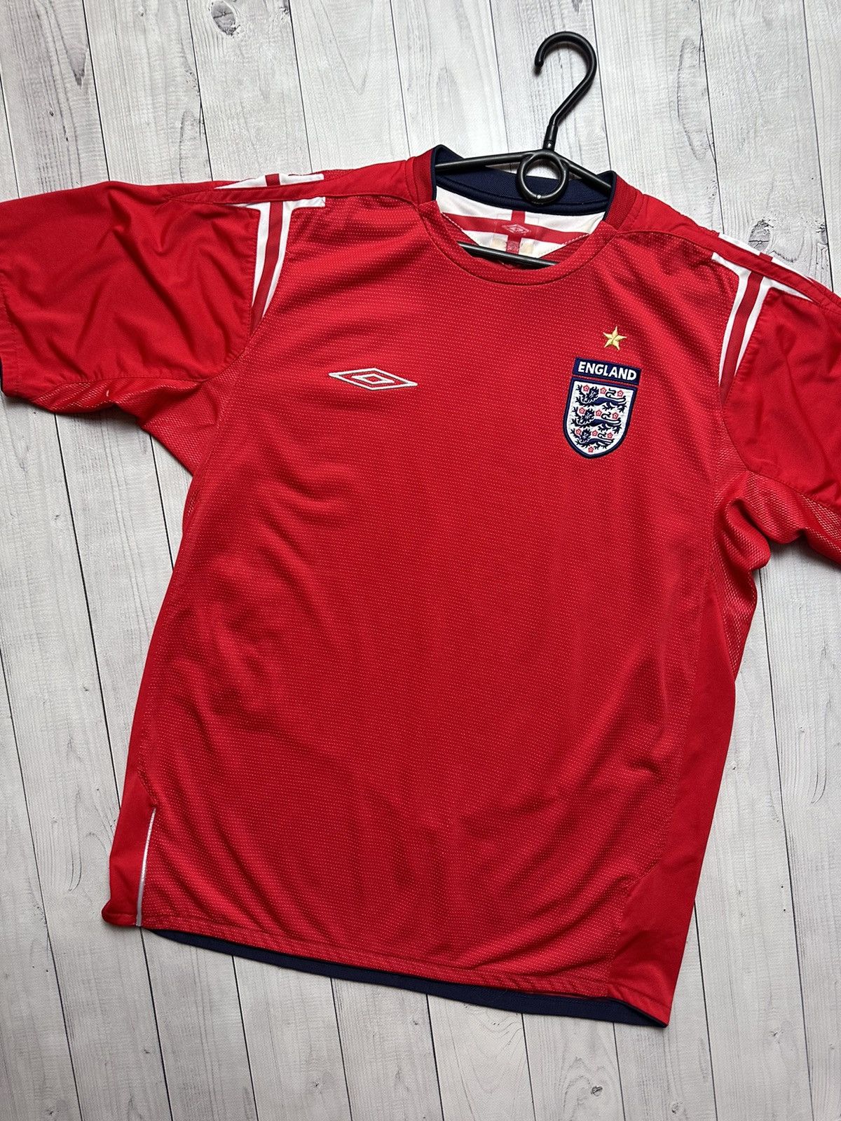 Umbro × Vintage Vintage Umbro England soccer jersey size L logo red Size US L / EU 52-54 / 3 - 2 Thumbnail