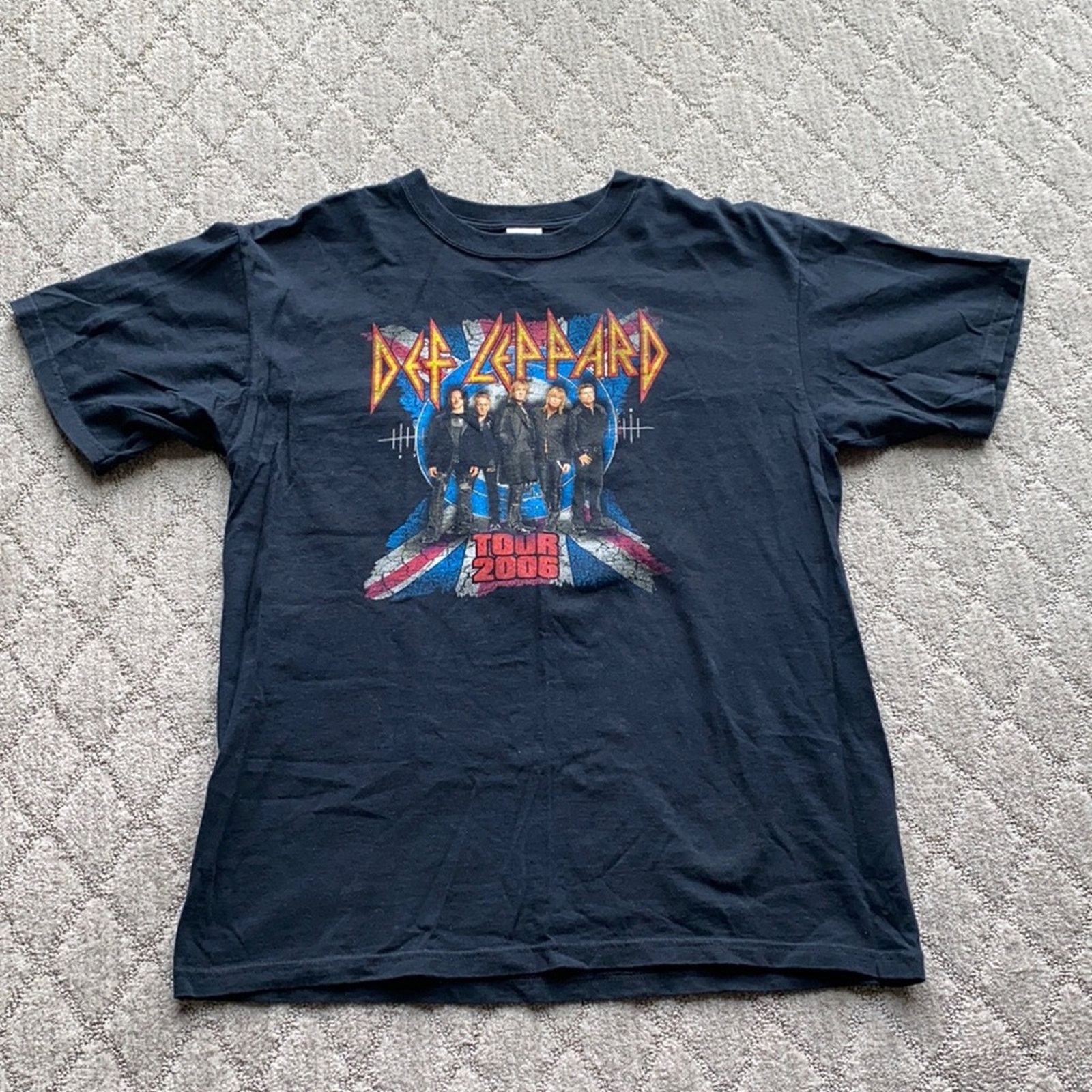 Anvil Def Leopard 2006 Tour band tee grunge nostalgic tshirt sz L Size L / US 10 / IT 46 - 1 Thumbnail