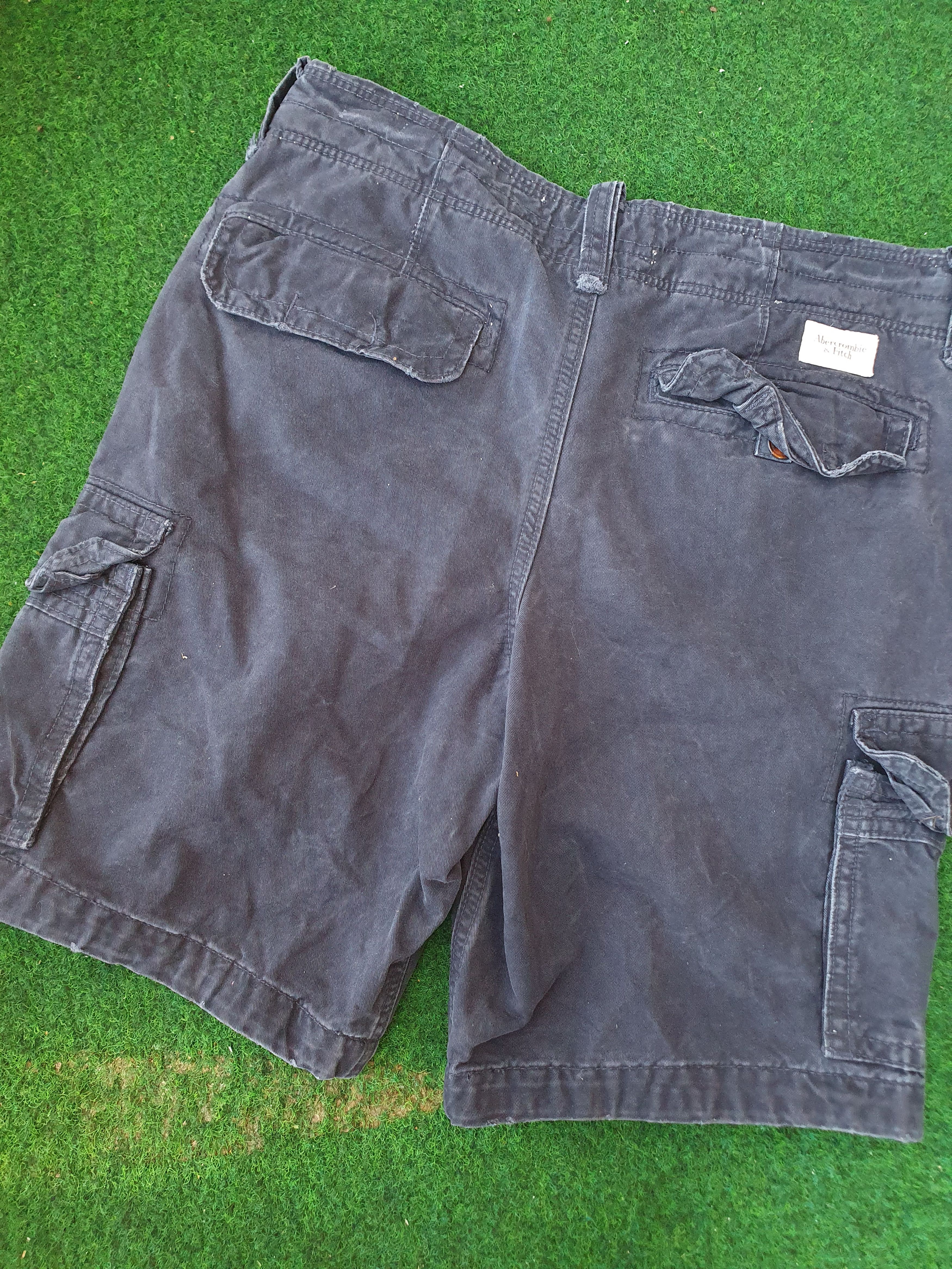 Abercrombie & Fitch Abercrombie & Fitch Heavy Cargo Shorts Size 33 Size US 33 - 14 Thumbnail