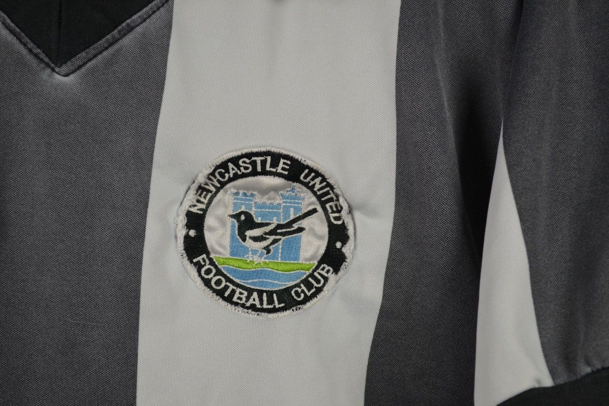 Vintage Newcastle United Home Football Shirt Retro Soccer Score Draw Size US M / EU 48-50 / 2 - 7 Thumbnail