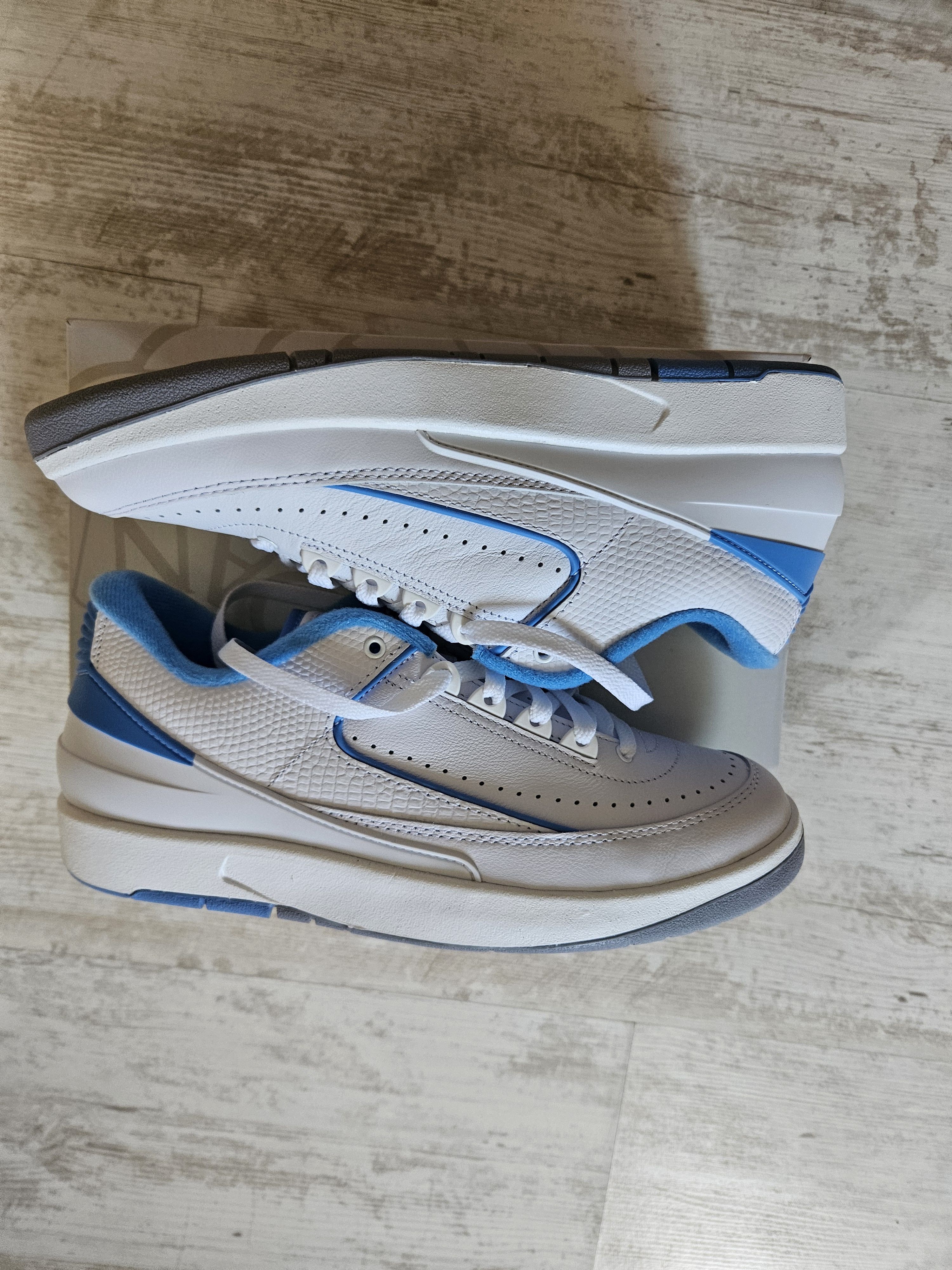 Jordan Brand Jordan 2 Low UNC Size US 8.5 / EU 41-42 - 3 Thumbnail