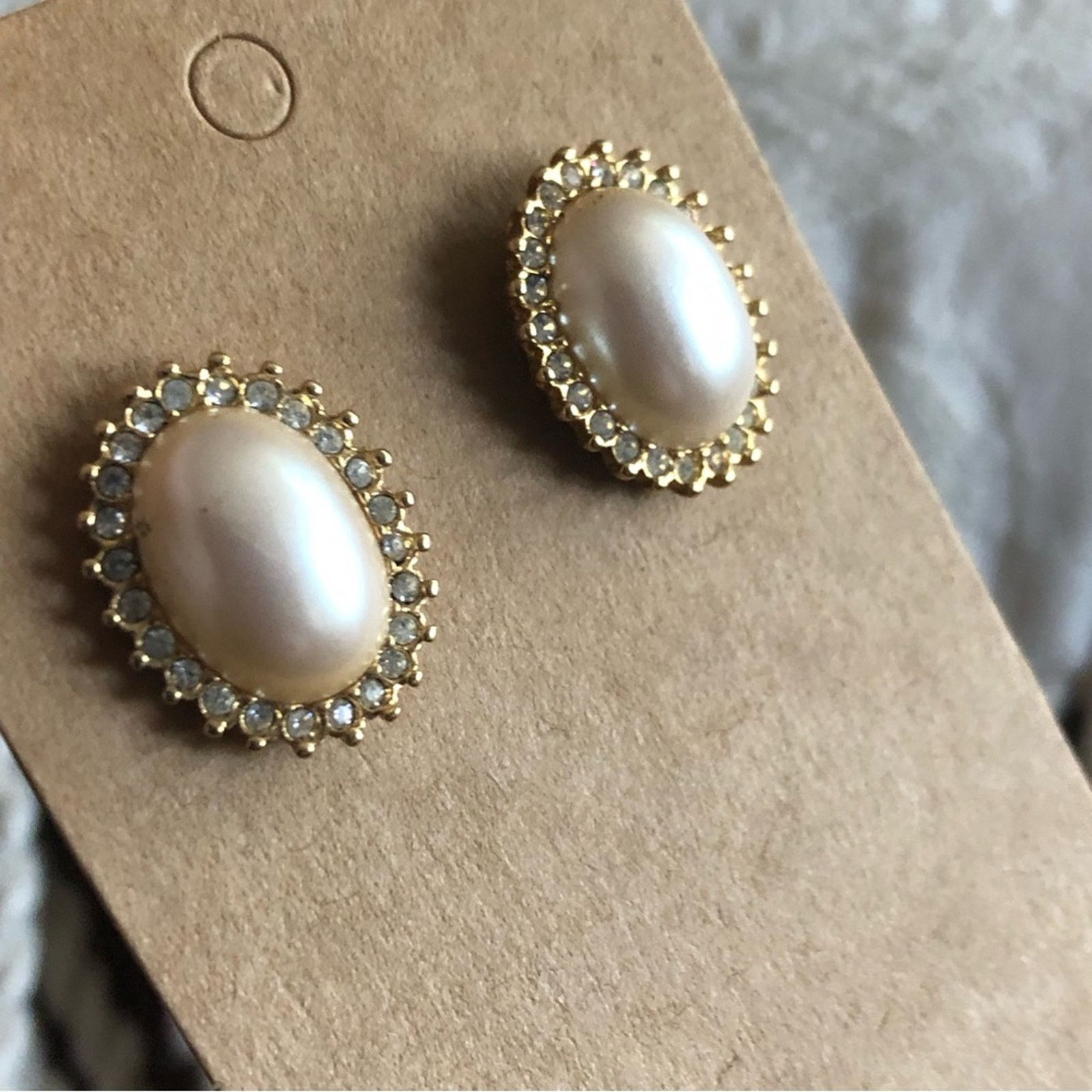 Monet Vintage Monet cream oval pearl halo pierced earrings Size ONE SIZE - 2 Thumbnail