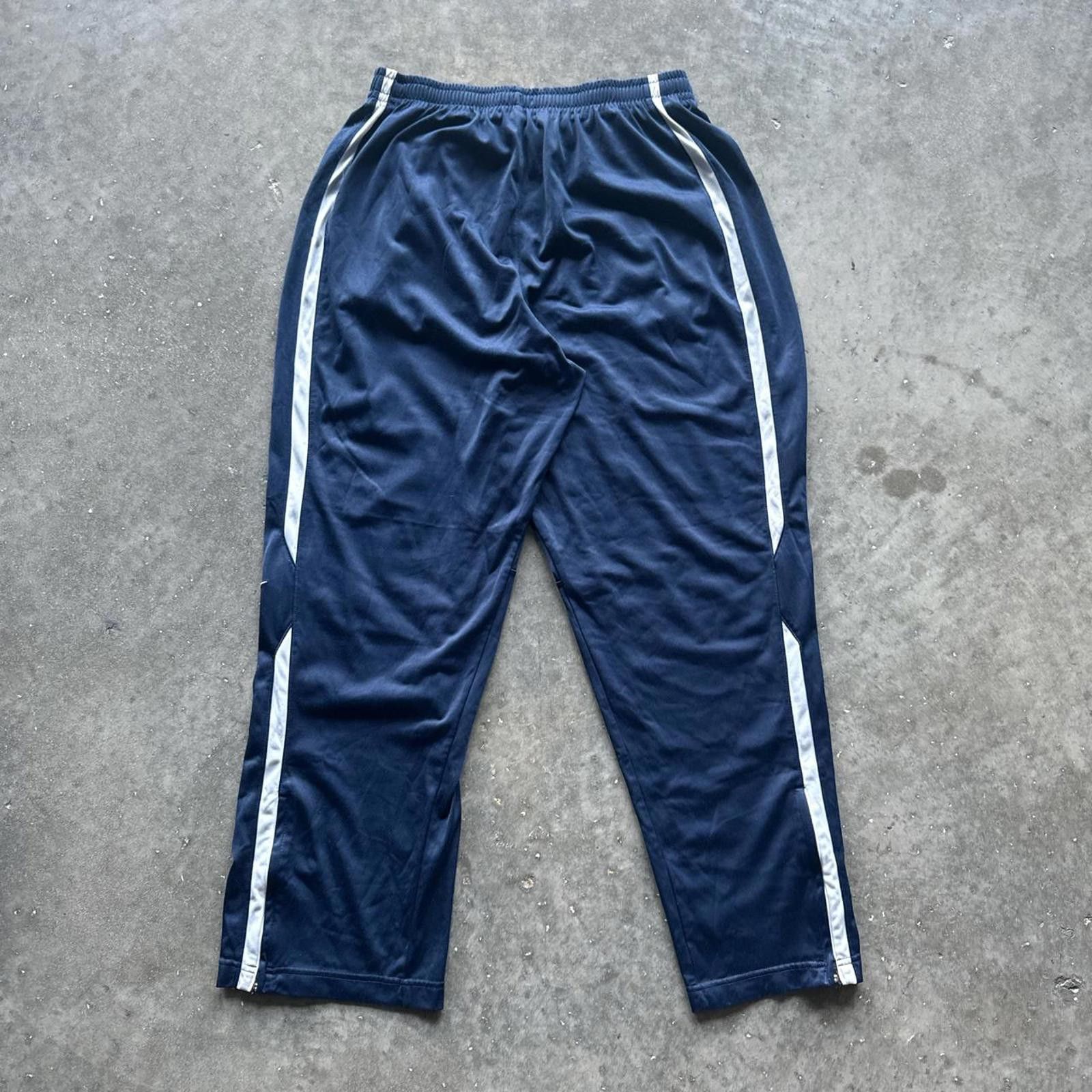 Nike Nike Sportswear Sweatpants With embroidered Swoosh & Stripes Size US 36 / EU 52 - 2 Thumbnail