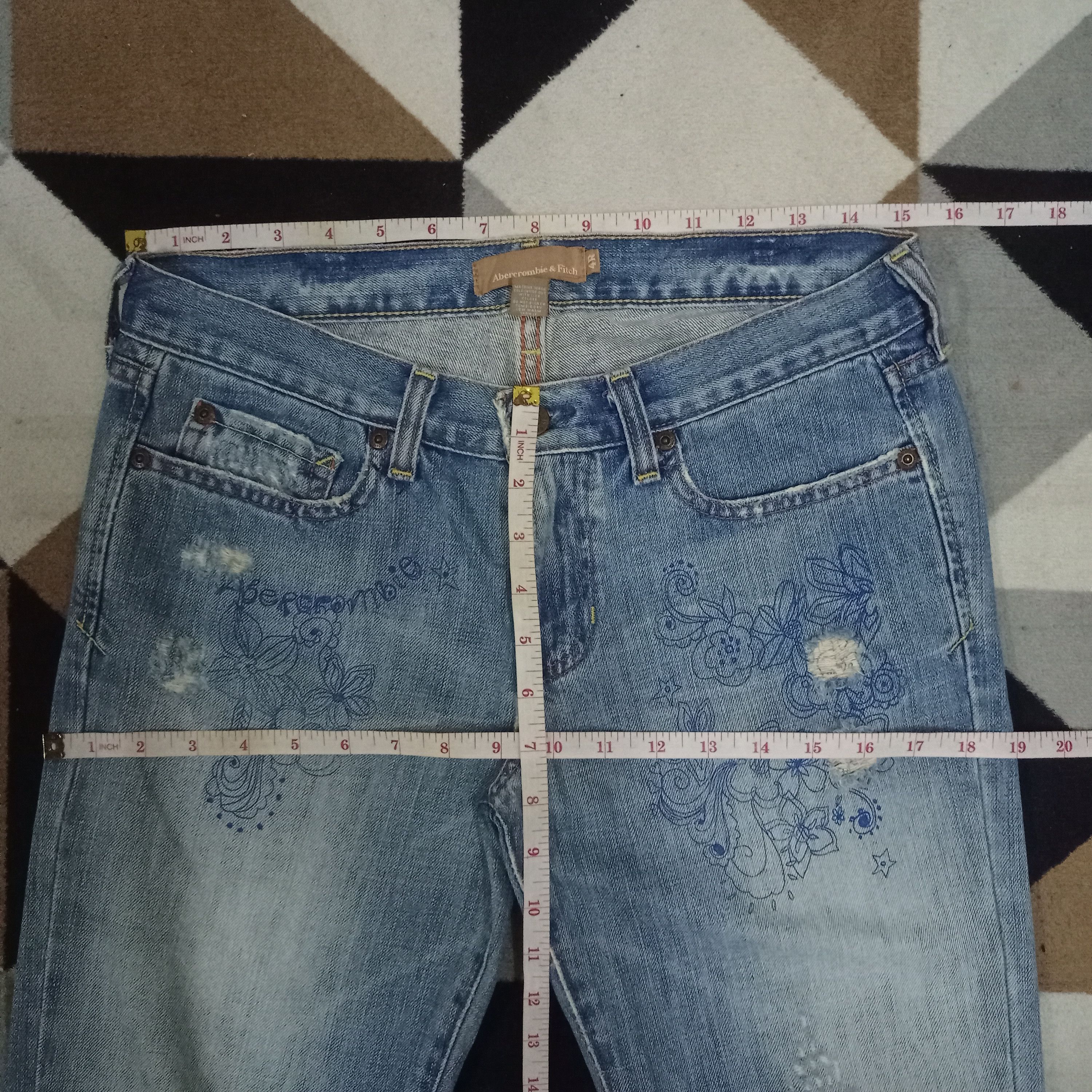 Abercrombie & Fitch Vintage Abercrombie Art Drawing Distressed Flare Jeans Size 30" / US 8 / IT 44 - 9 Thumbnail