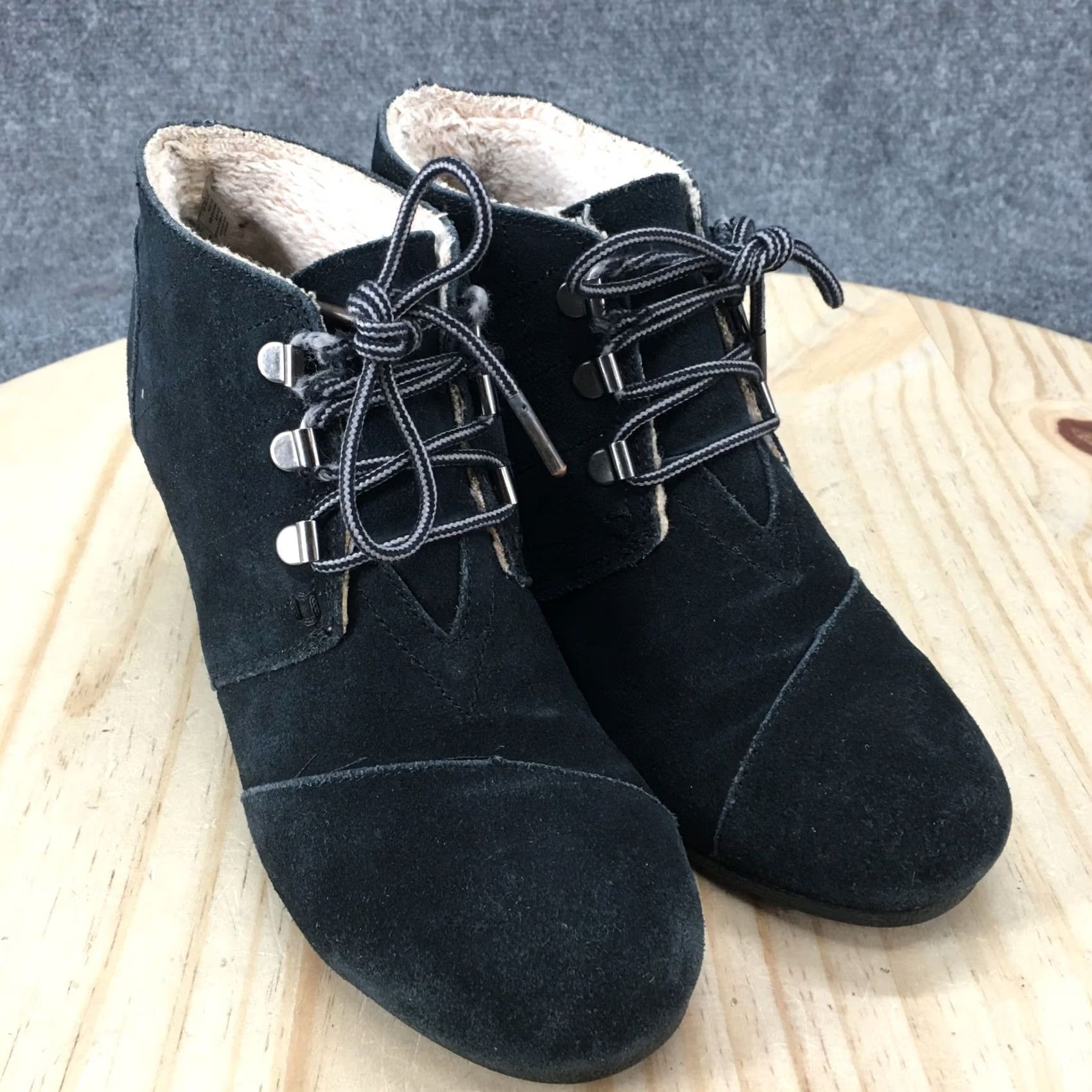Toms Toms Boots Womens 7 Black Bootie Suede Wedge Lace Up Ankle Comfort Casual Wear Boots Size US 7 / IT 37 - 3 Thumbnail