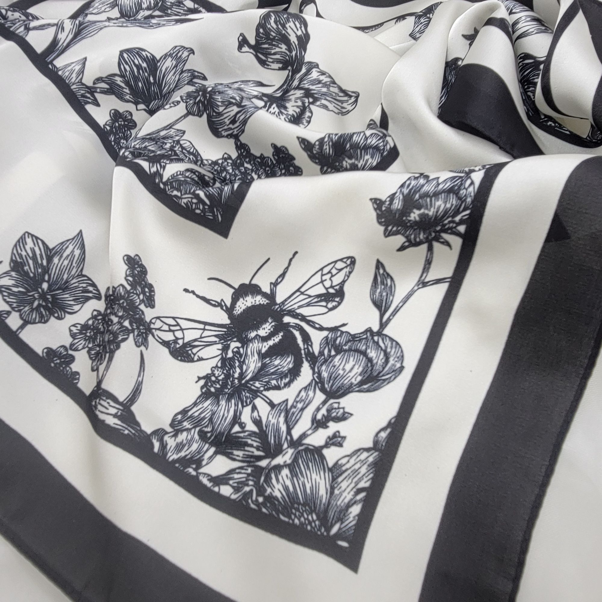 Other New Classic Bandana Square Scarf Vintage BLACK and WHITE Sil Size ONE SIZE - 5 Thumbnail