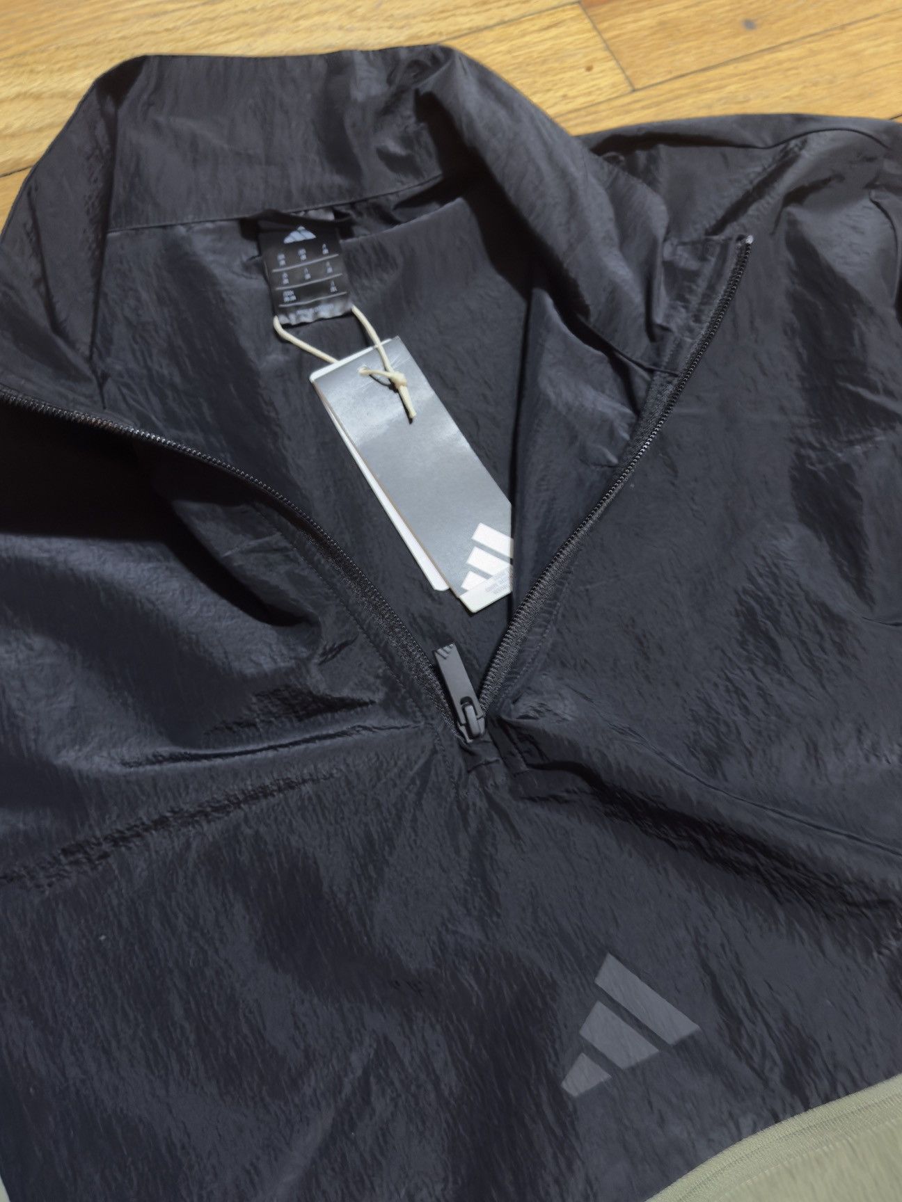 Adidas Adidas half-zip windbreaker in black and olive green Size US M / EU 48-50 / 2 - 3 Thumbnail