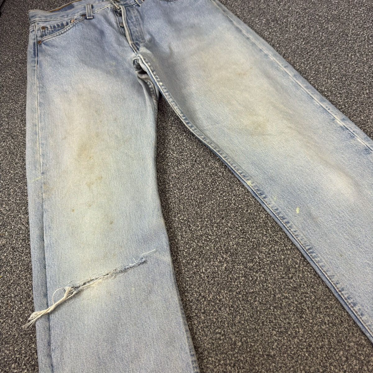 Levi's Vintage Clothing Vintage 1998 Levis 501 Aging Faded Dirty Denim Made in USA Size US 32 / EU 48 - 4 Thumbnail