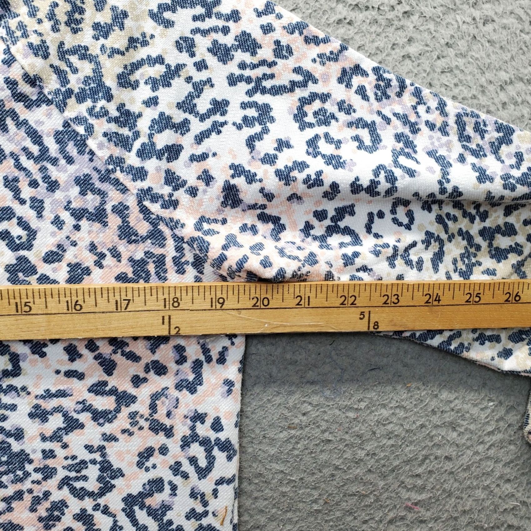 Vintage Chico's Weekend Hoodie Womens 1 Multi Animal Print Long Sleeve Stretch Zip Up Hoodie Women XS-Plus? (Note: The original size is 1; avoid adding). Size XS / US 0-2 / IT 36-38 - 3 Thumbnail