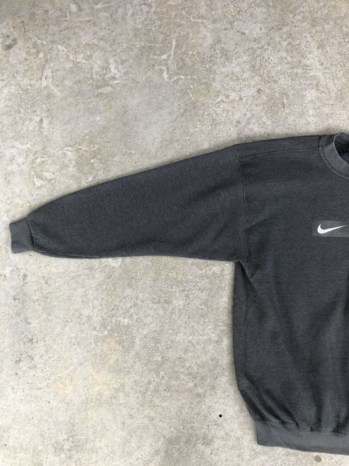 Nike Vintage Nike Embroidered Logo Sweatshirt Size US L / EU 52-54 / 3 - 7 Thumbnail