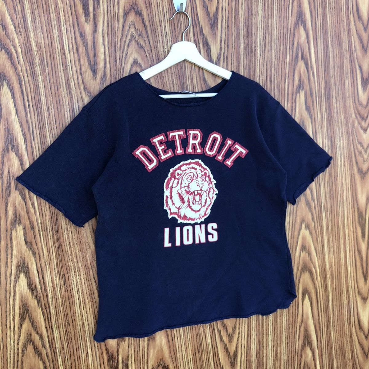 Vintage Vintage Detroit Lions Short Sleeve Distressed Sweatshirt Size US M / EU 48-50 / 2 - 2 Thumbnail