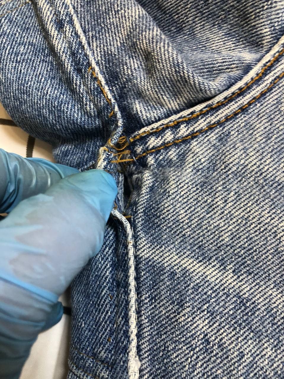 Levi's Vintage 615 Levi's Relaxed Jeans Light Wash Denim Pocket Size US 40 / EU 56 - 10 Thumbnail