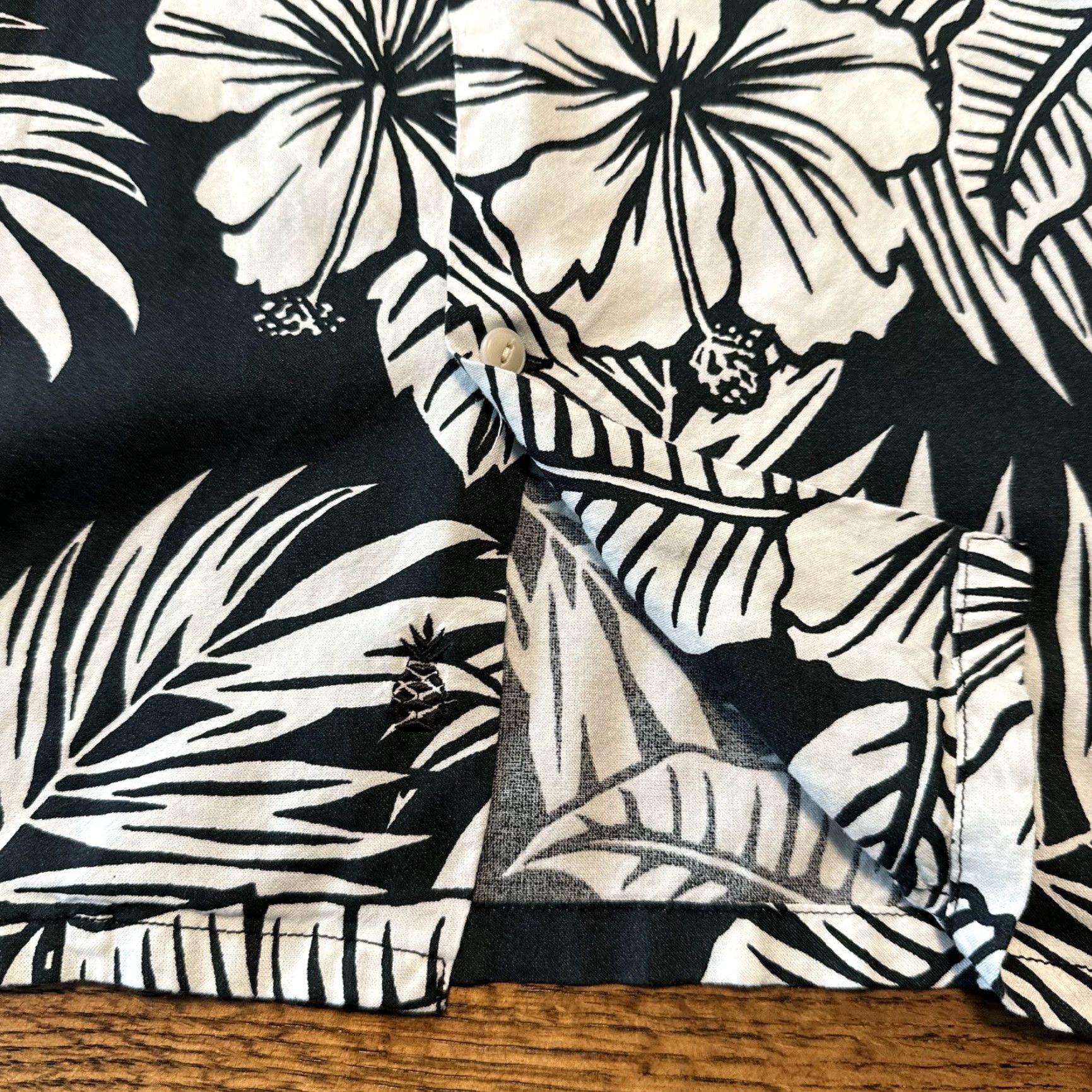 Chubbies Chubbies Hawaiian Short Sleeve Button Shirt Large Black And White Hibiscus Palms Size US L / EU 52-54 / 3 - 7 Thumbnail