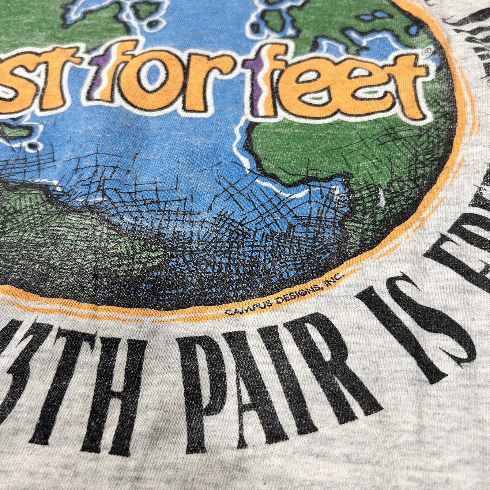 Gildan Vintage 90s Just For Feet We Fit The World Graphic T-Shirt Size US L / EU 52-54 / 3 - 3 Thumbnail
