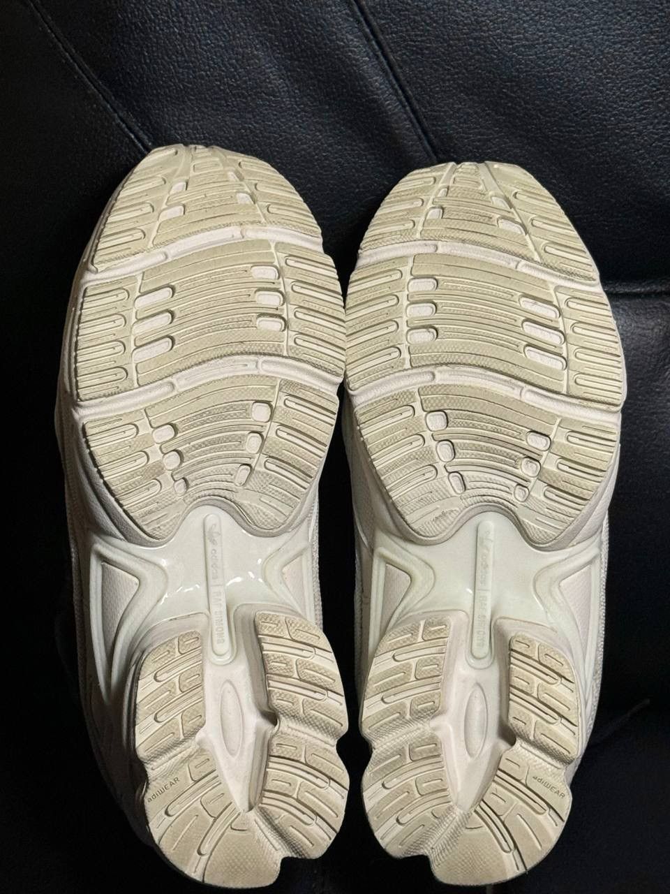 Adidas × Raf Simons 6us sneakers Adidas Raf Simons Ozweego Cream White Size US 6 / EU 39 - 9 Thumbnail