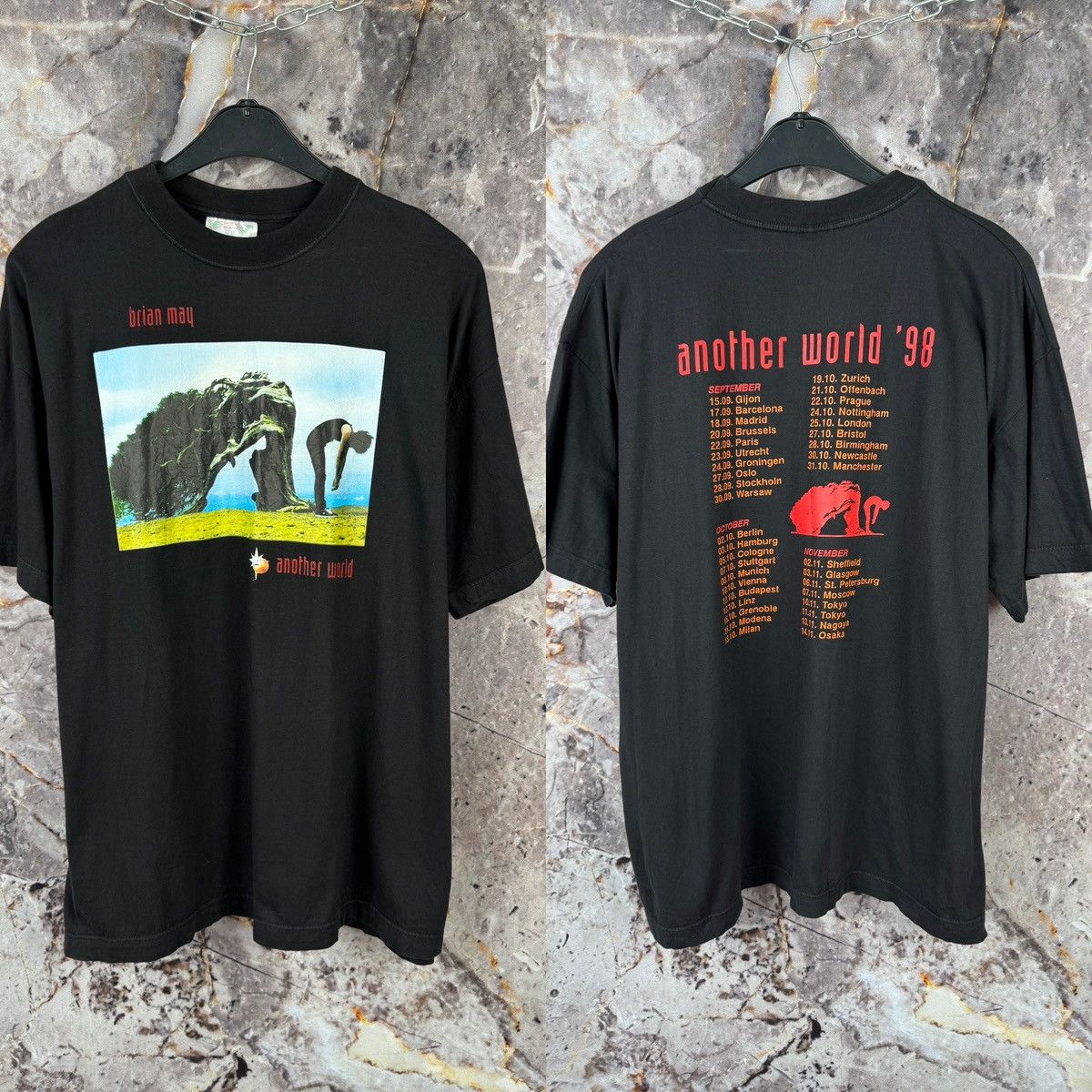Other Vintage Brian May Another World 1998 Tour Band T-Shirt Size US XL / EU 56 / 4 - 1 Thumbnail