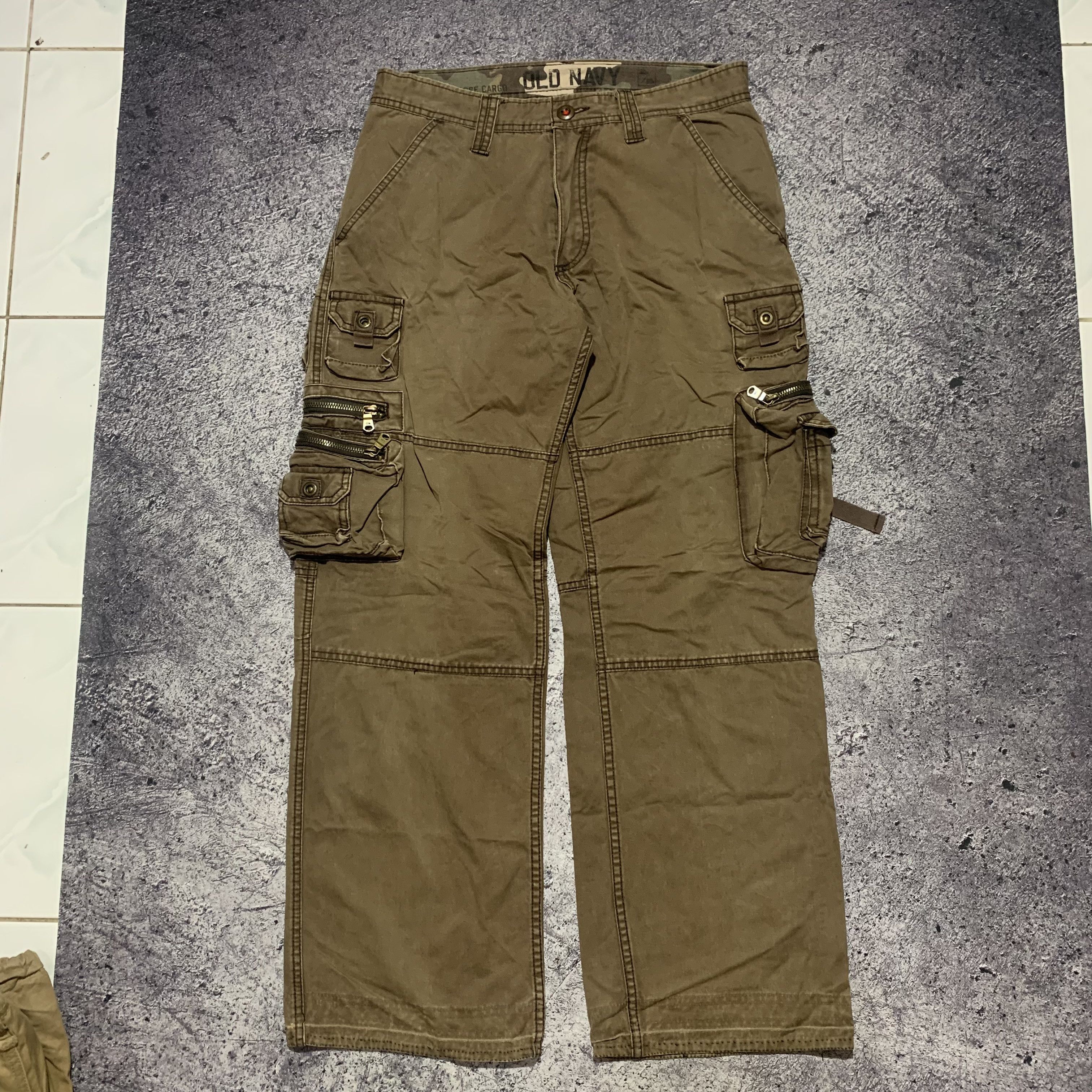 image of Old Navy Tactical Multipocket Cargo Pants in Brown, Men's (Size 30)