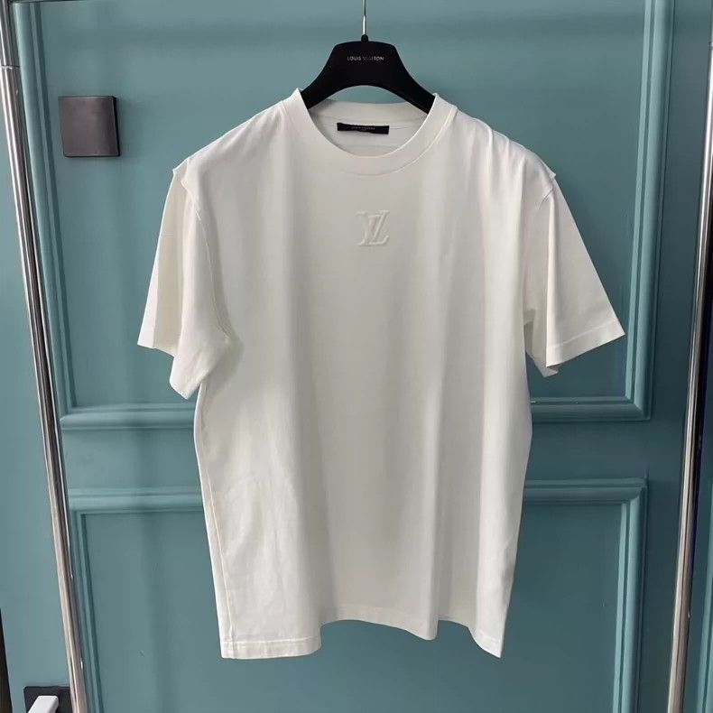 Louis Vuitton louis vuitton Embossed logo chest white short sleeve 2501- Size US M / EU 48-50 / 2 - 1 Thumbnail