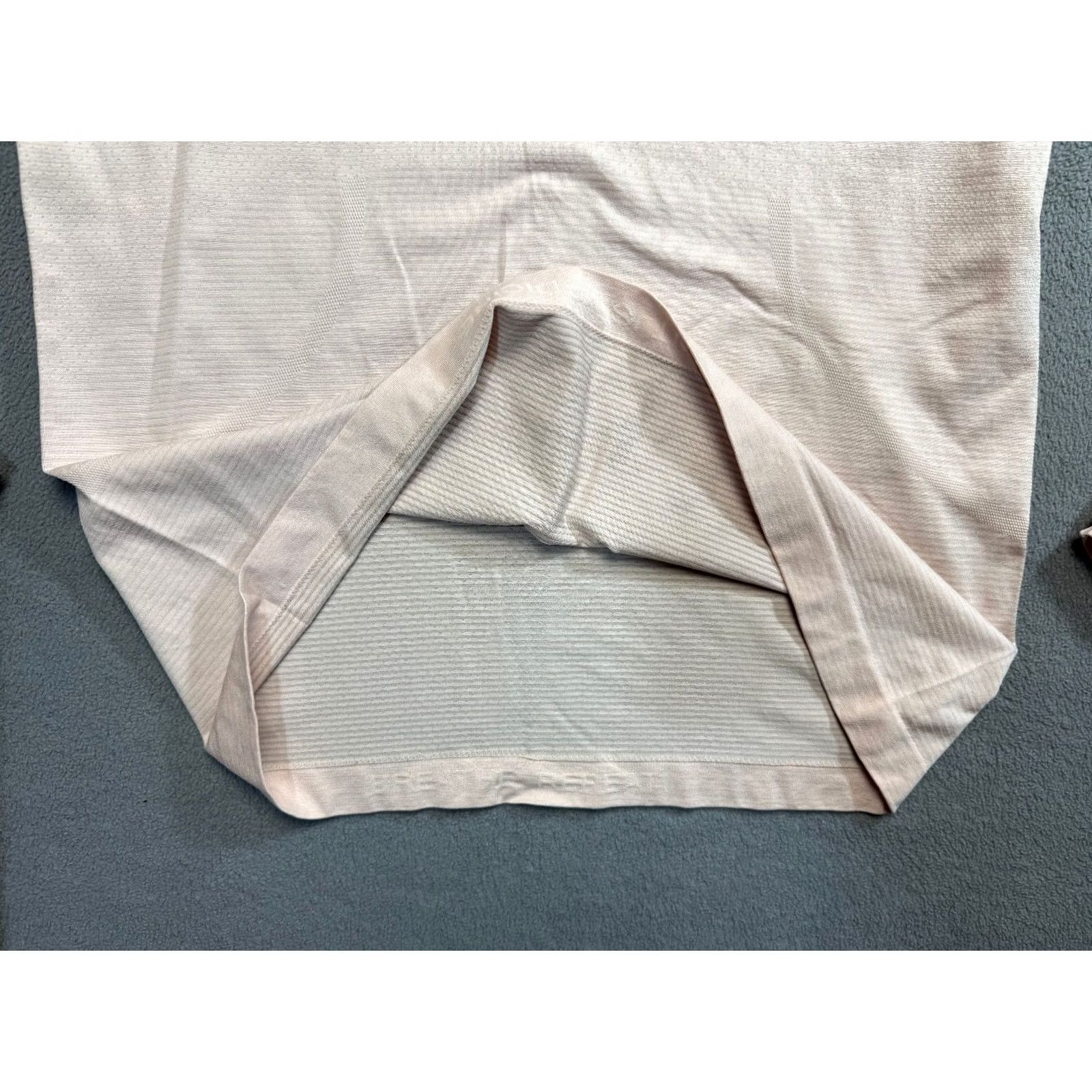 Lululemon Lululemon training top shirt long sleeve gym Peach Pink womens size 10 Size L / US 10 / IT 46 - 2 Thumbnail