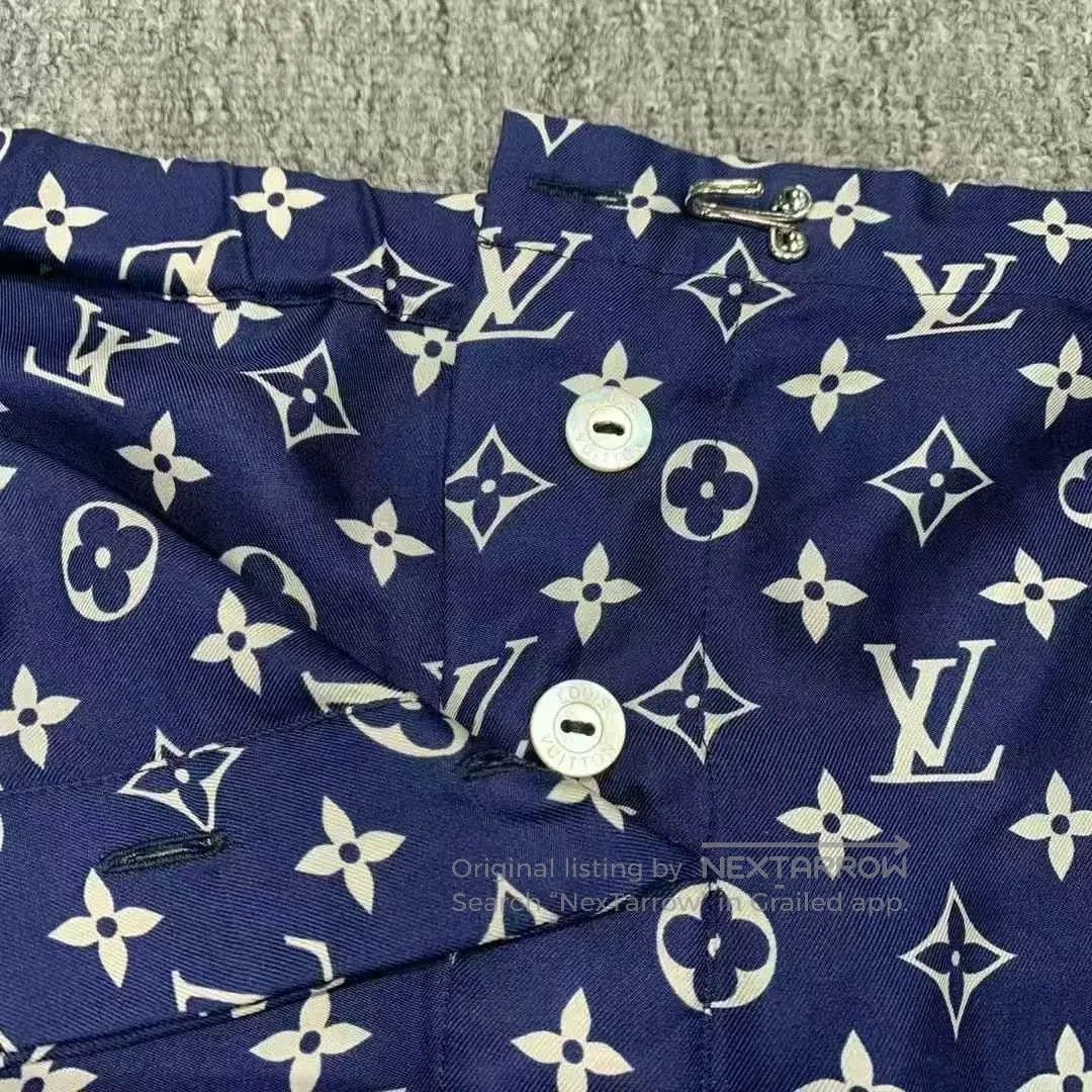 Louis Vuitton Louis Vuitton Blue Printed Shorts Size 36. Size US 36 / EU 52 - 4 Thumbnail