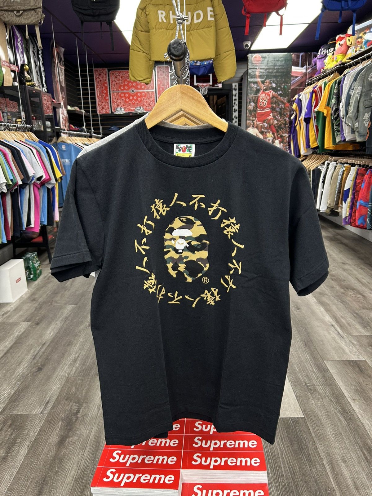 Bape A bathing ape T-shirt Size US XL / EU 56 / 4 - 1 Thumbnail