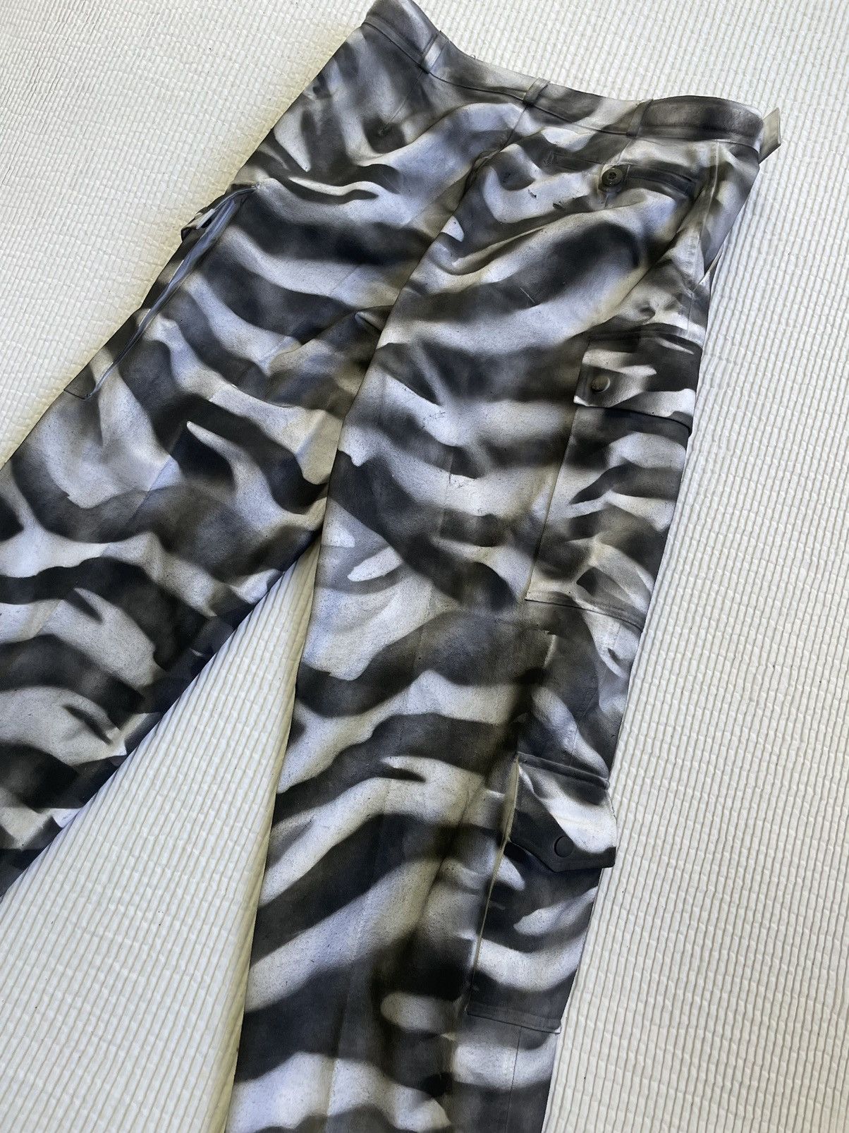 Handmade × Vintage Hand Camo Snow Tiger Cargos Size US 32 / EU 48 - 15 Thumbnail