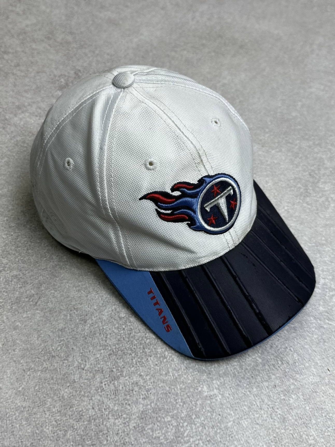 Vintage Vintage NFL Titans Reebok Archival Cap Size ONE SIZE - 1 Thumbnail