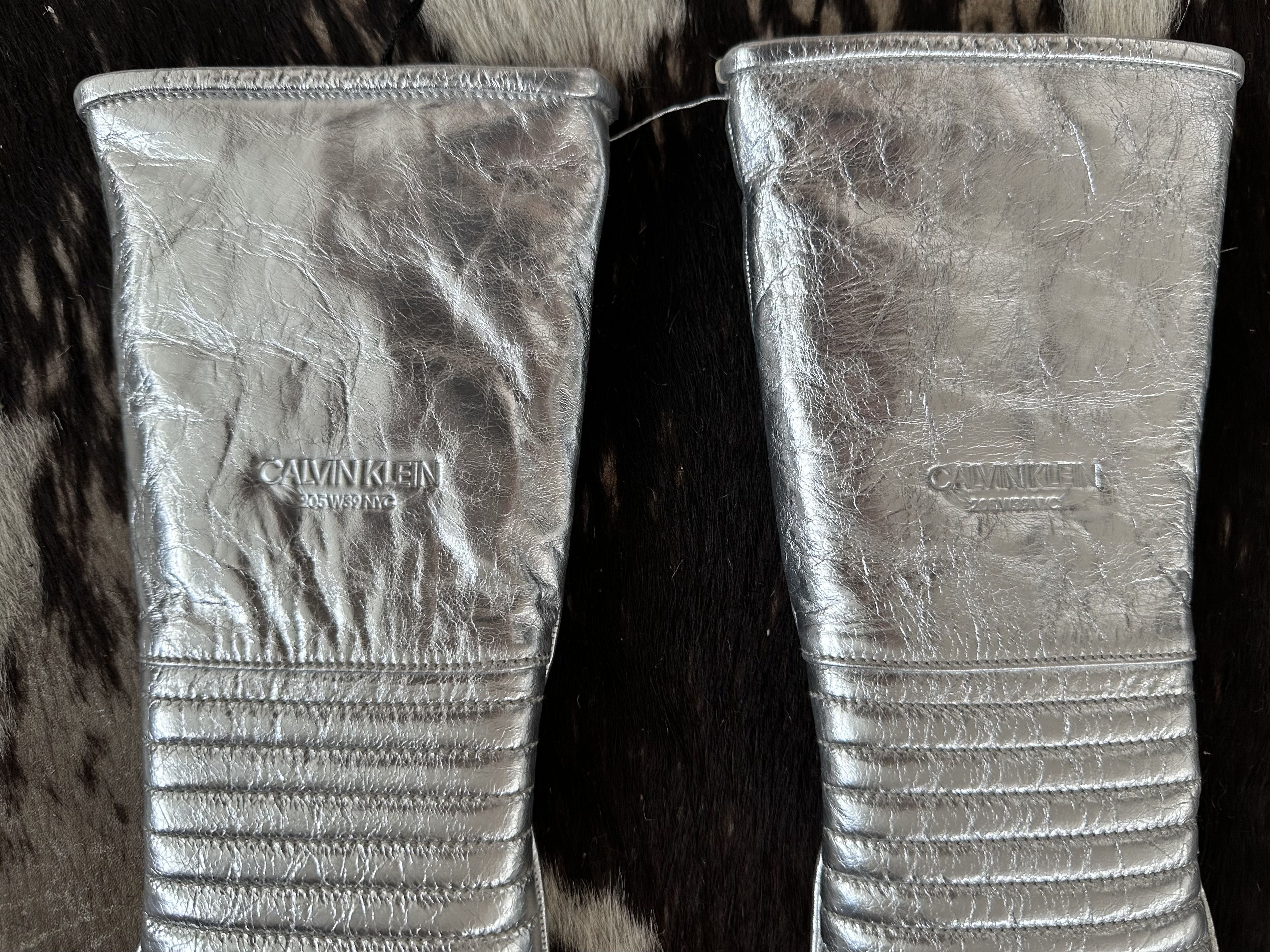 Calvin Klein 205W39NYC × Raf Simons A/W 18 Silver Leather Astro Gloves Size ONE SIZE - 9 Thumbnail