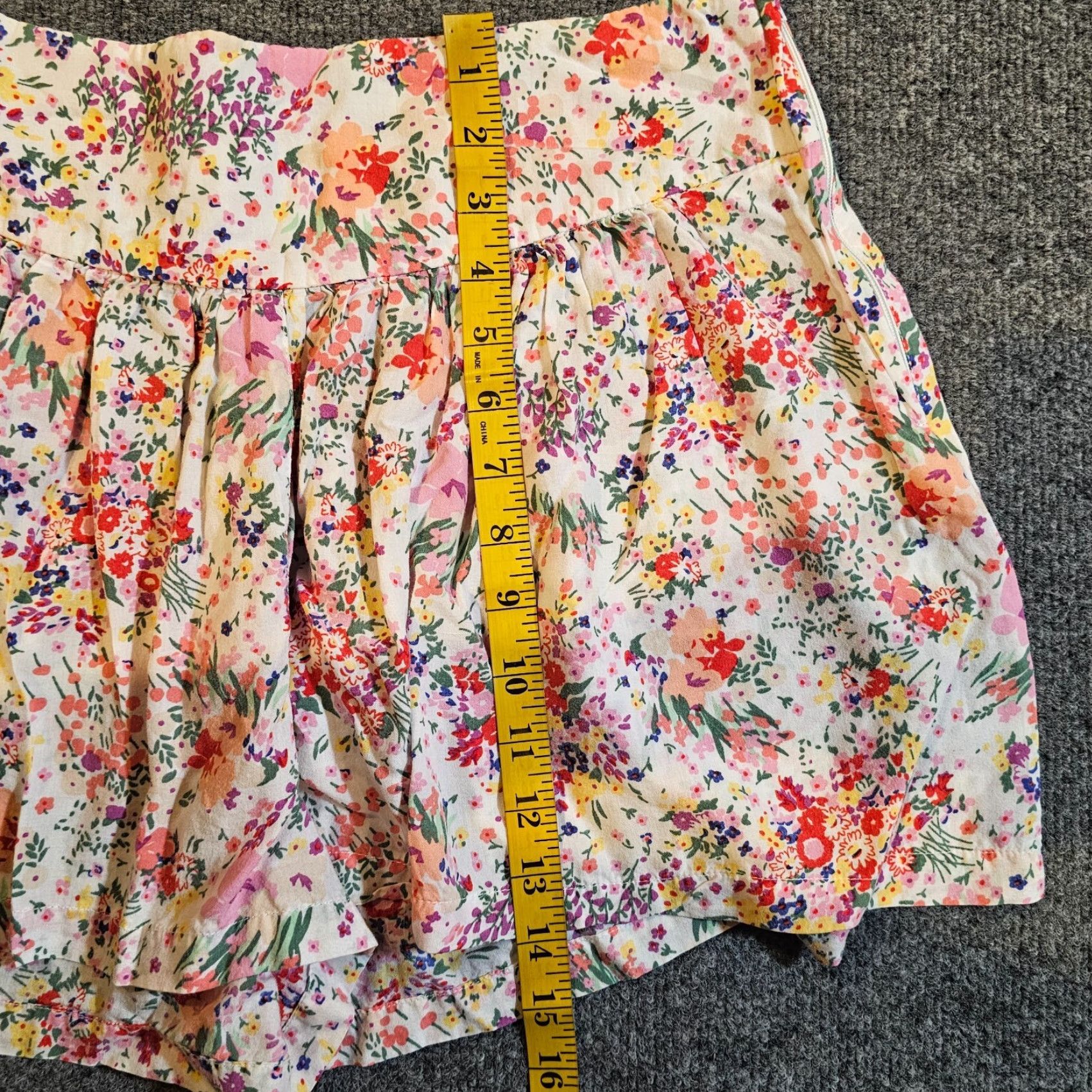 H&M H&M Shorts Womens 10 White Pink Floral Side Zip Garden Collection Casual Shirt Size 32" / US 10 / IT 46 - 4 Thumbnail