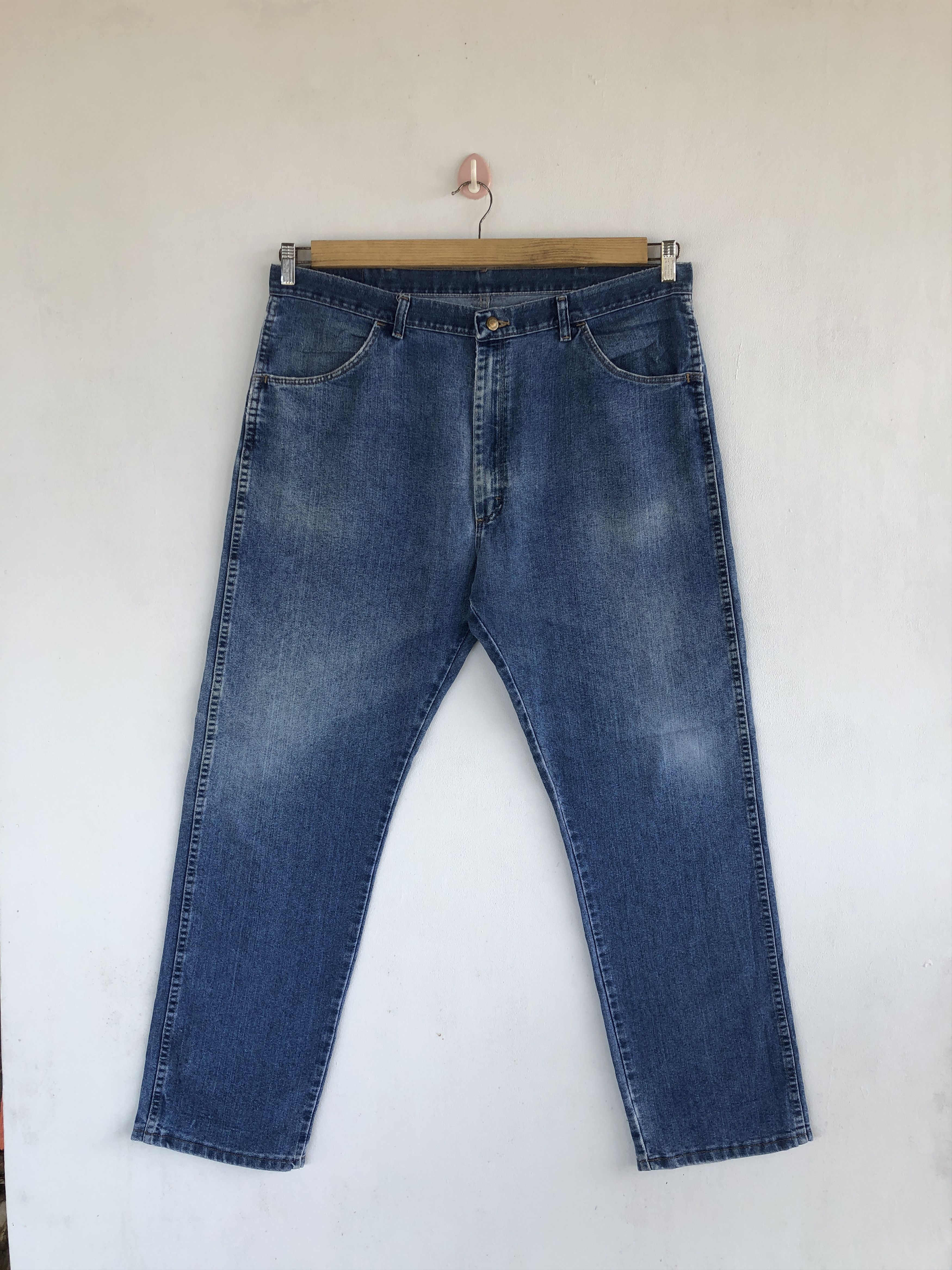 Wrangler Vintage 90's Wrangler Faded Jeans Wrangler Light Wash Denim Size US 36 / EU 52 - 1 Thumbnail