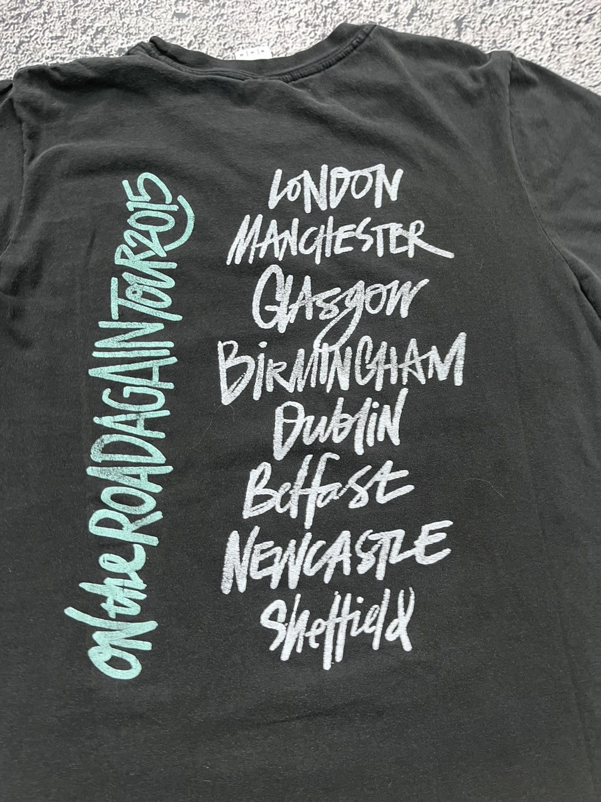 Band Tees Vintage Y2K One Direction faded logo tour tee size M Size US M / EU 48-50 / 2 - 5 Thumbnail