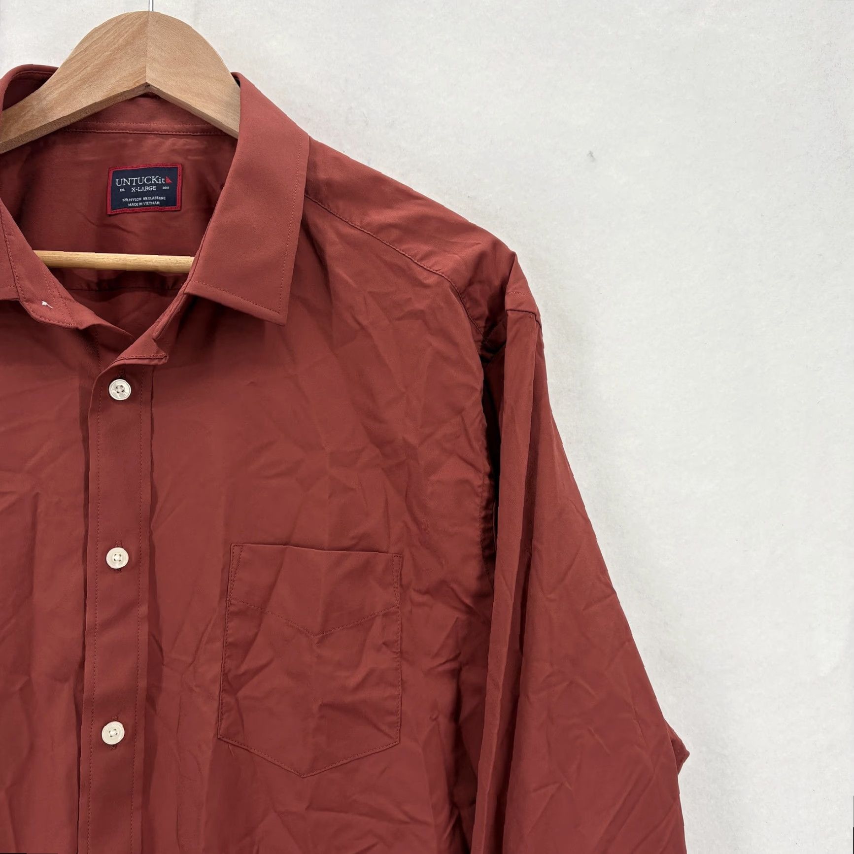 UNTUCKit VINTAGE? No. UNTUCKit Dress Shirt Mens XXL Red Gironde Nylon Performance Stretch Shirt? Size 46R - 2 Thumbnail