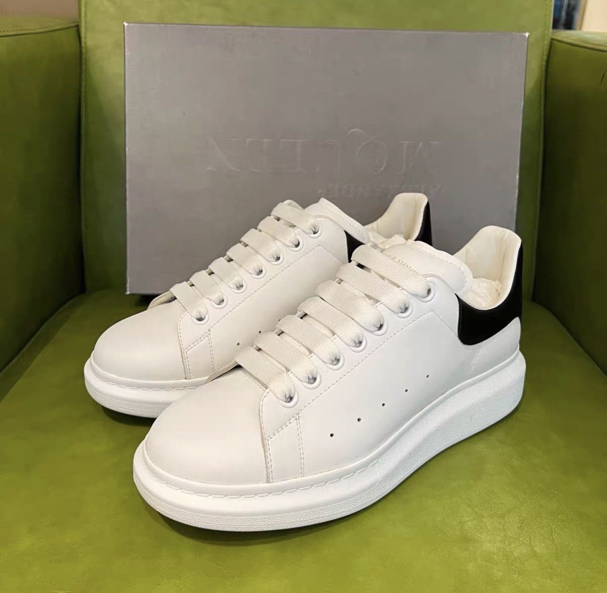 Alexander McQueen Alexander McQueen Black Tail Sneakers J42 Size US 8 / EU 41 - 1 Thumbnail
