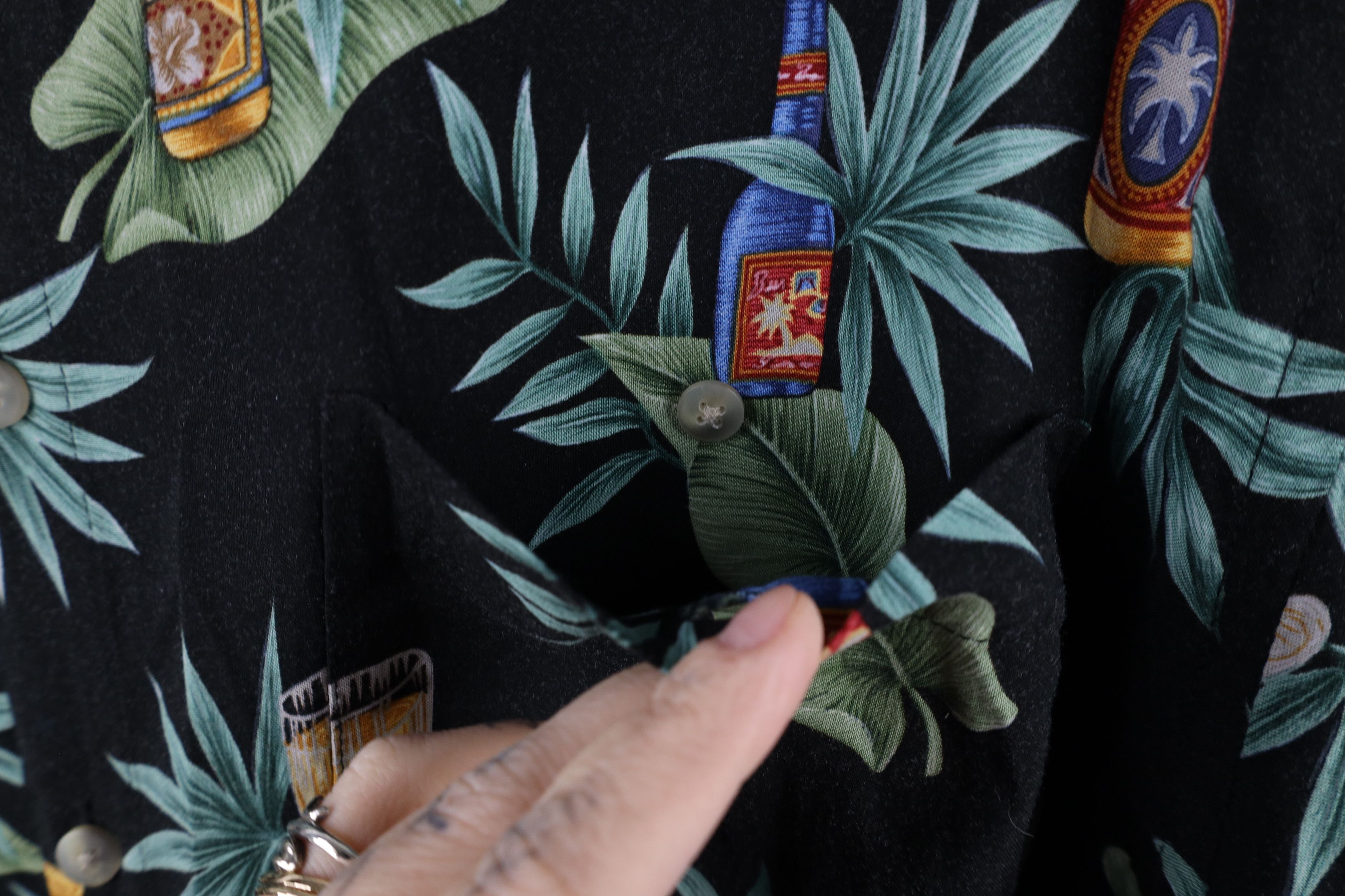 Vintage Vintage 90s Streetwear All Over Print Hawaiian Button Shirt Size US L / EU 52-54 / 3 - 6 Thumbnail