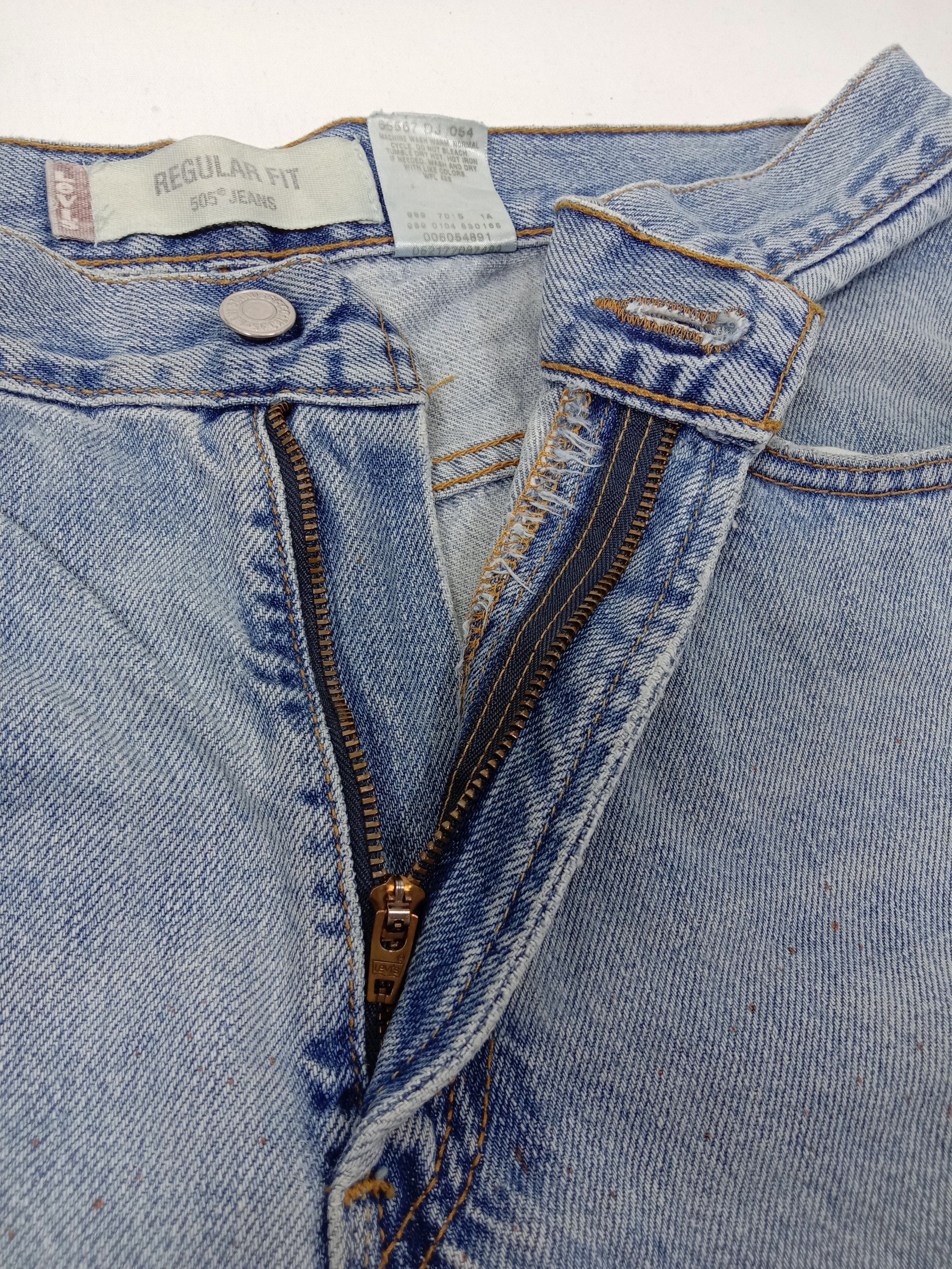 Levi's Vintage Levi's 505 Jeans Light Wash Distressed Denim Size US 33 - 9 Thumbnail