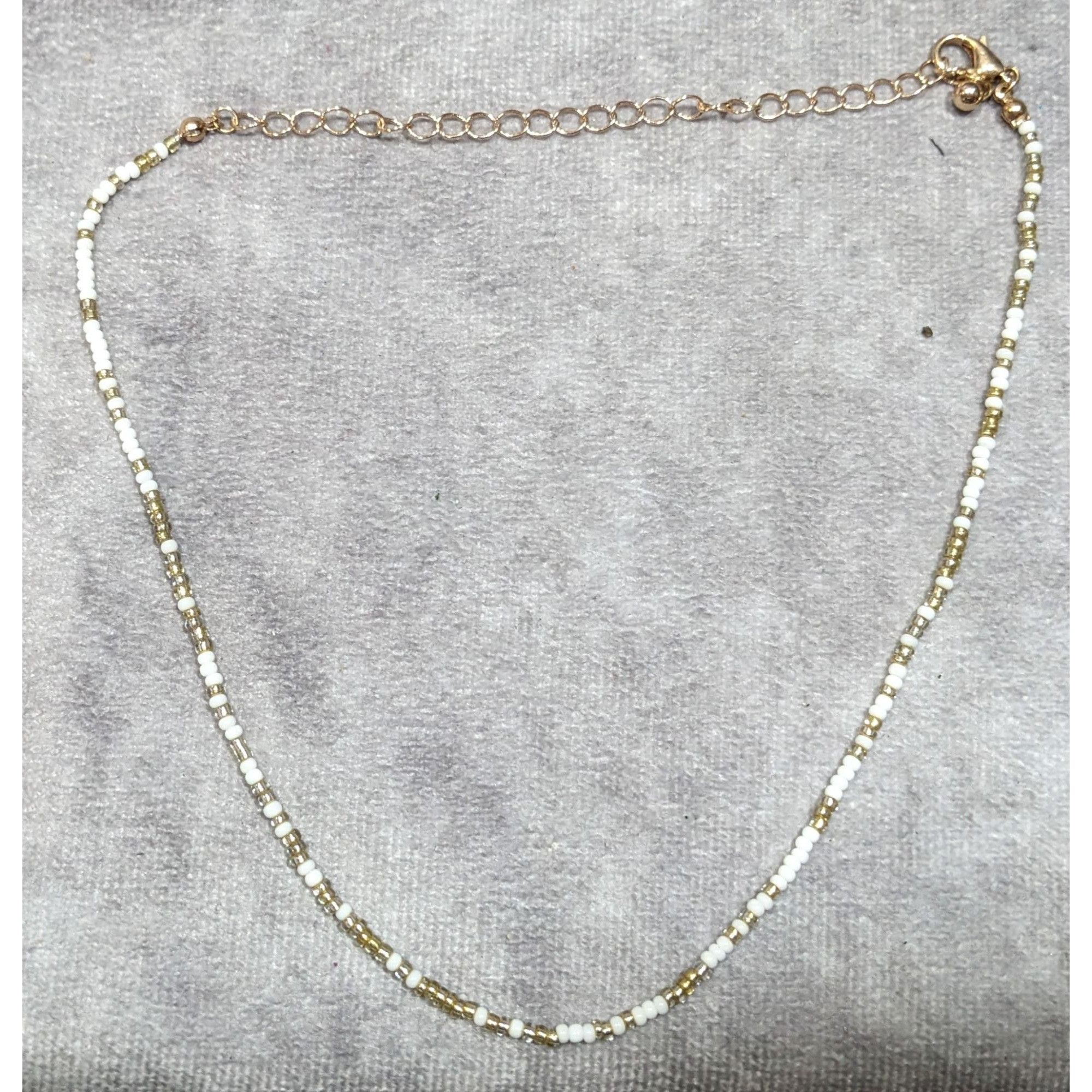 Other Simple Casual White And Gold Tone Glass Beaded Necklace Size ONE SIZE - 5 Thumbnail