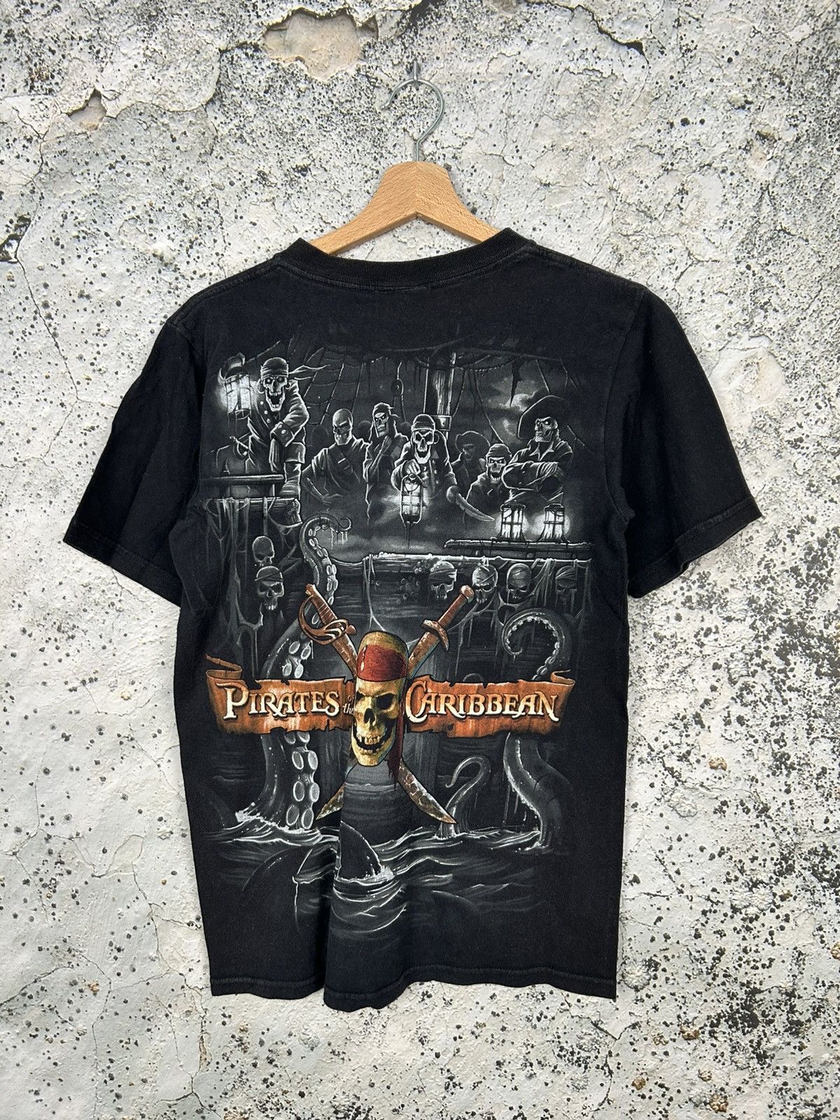 Disney Vintage Disney Pirates Of The Caribbean Movie Graphic Tee Size US S / EU 44-46 / 1 - 1 Thumbnail
