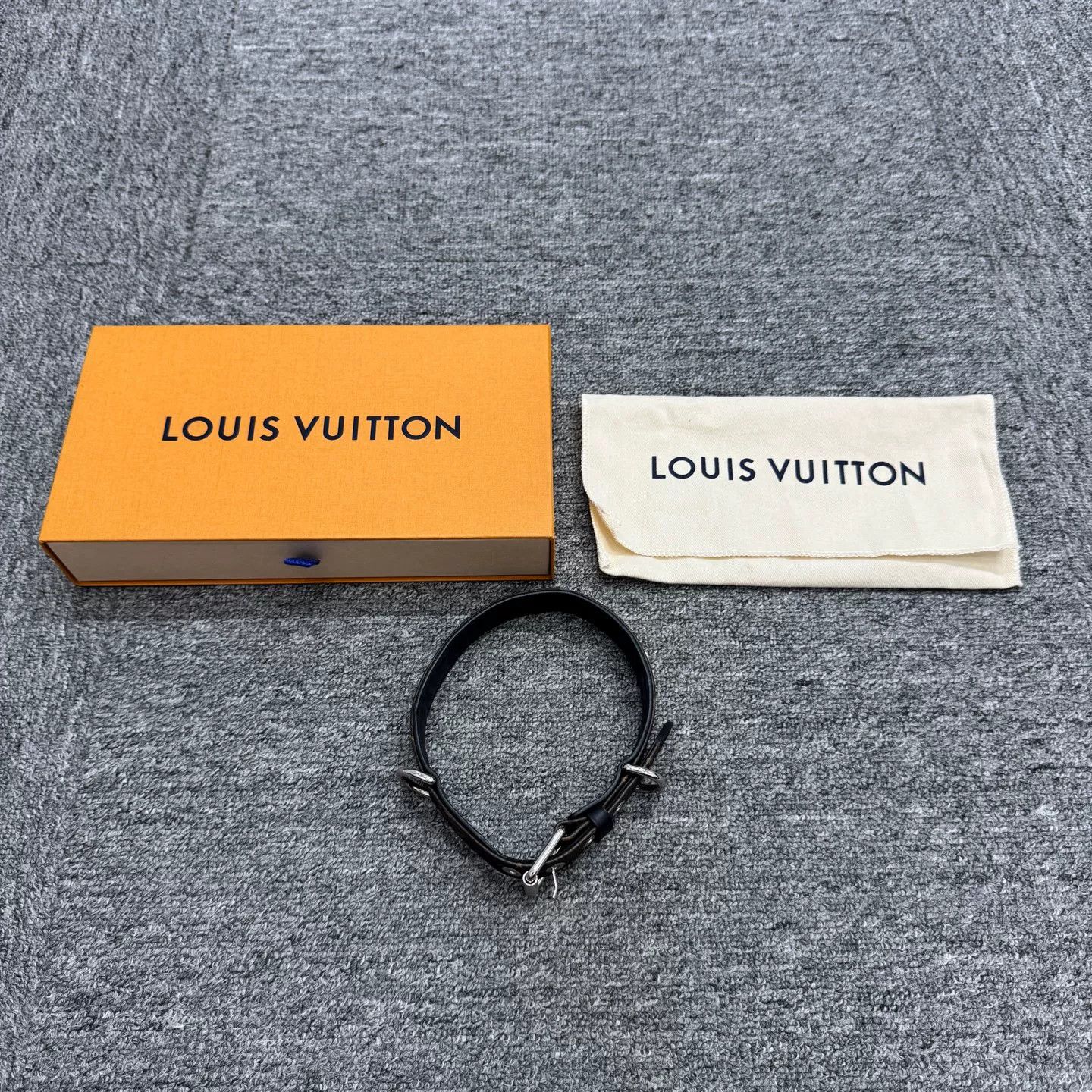 Louis Vuitton Louis Vuitton Monogram Bracelet Size ONE SIZE - 1 Thumbnail