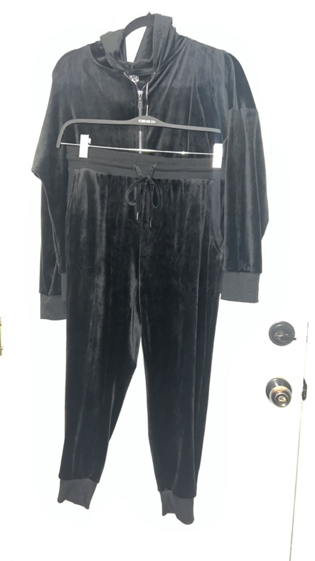 Other Women's Felina Black Velour Track Pants & Joggers Set Size L Size 33" - 1 Thumbnail