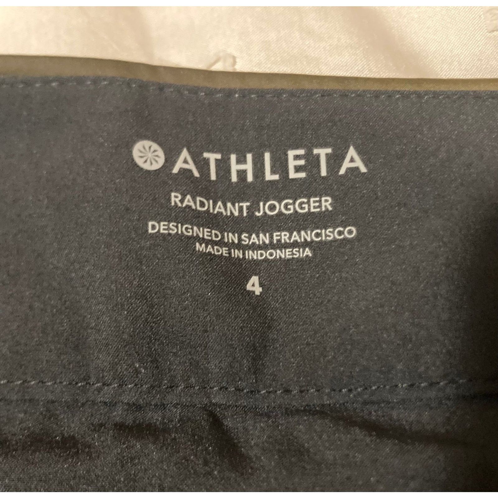 Athleta Athleta Radiant Joggers ‘Tortuga Green’ NWT! Size 27" / US 4 / IT 40 - 9 Thumbnail