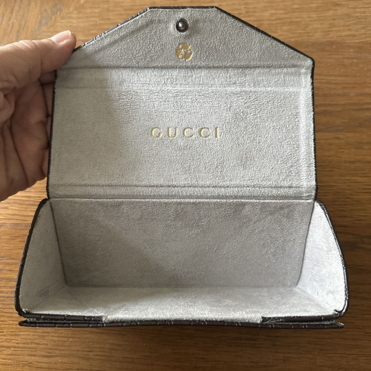 Gucci GUCCI Collapsible Triangular Leather SUNGLASS Case ONLY Size ONE SIZE - 6 Thumbnail