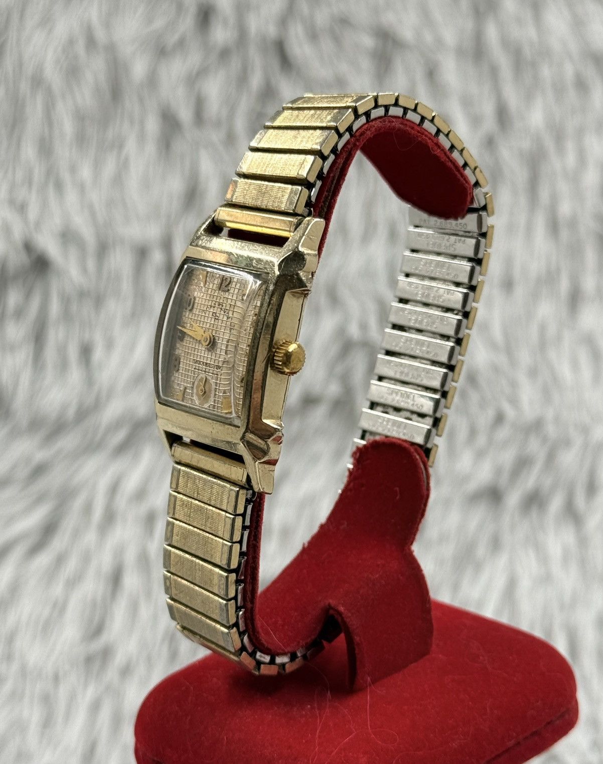 Vintage Vintage Lord Elgin Waffle Dial Tank Manual Unisex Watch Size ONE SIZE - 4 Thumbnail
