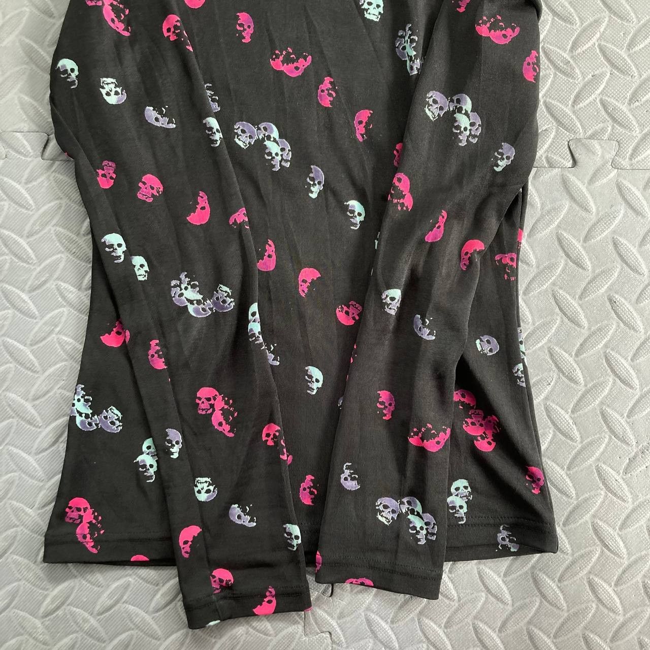 Hysteric Glamour Vintage 90’s Skulls Print Mesh Long sleeves Top Size XS / US 0-2 / IT 36-38 - 9 Thumbnail