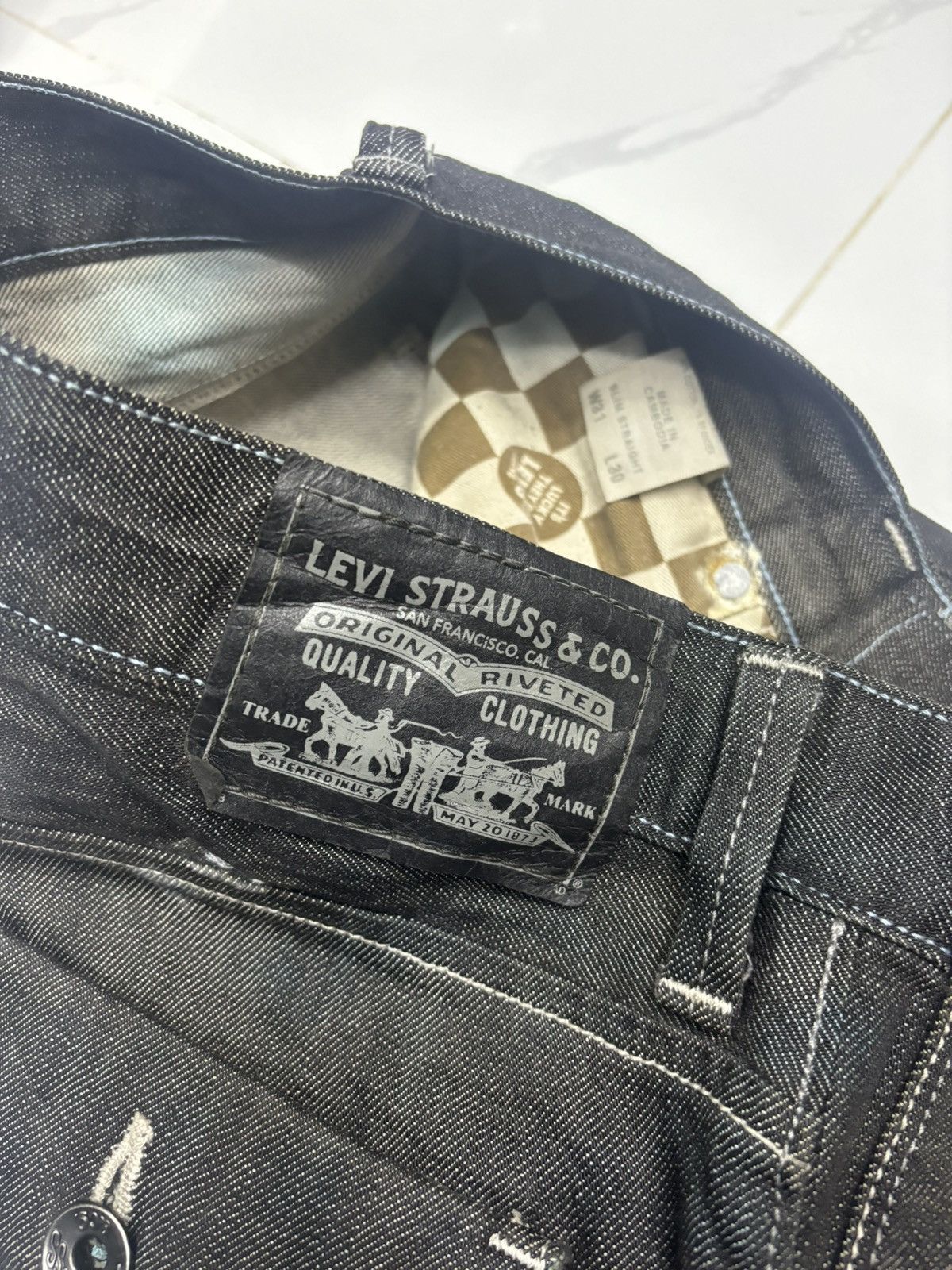 Levi's LEVIS VINTAGE CLASSIC BLACK DISTRESSED DENIM JEANS Size US 30 / EU 46 - 10 Thumbnail